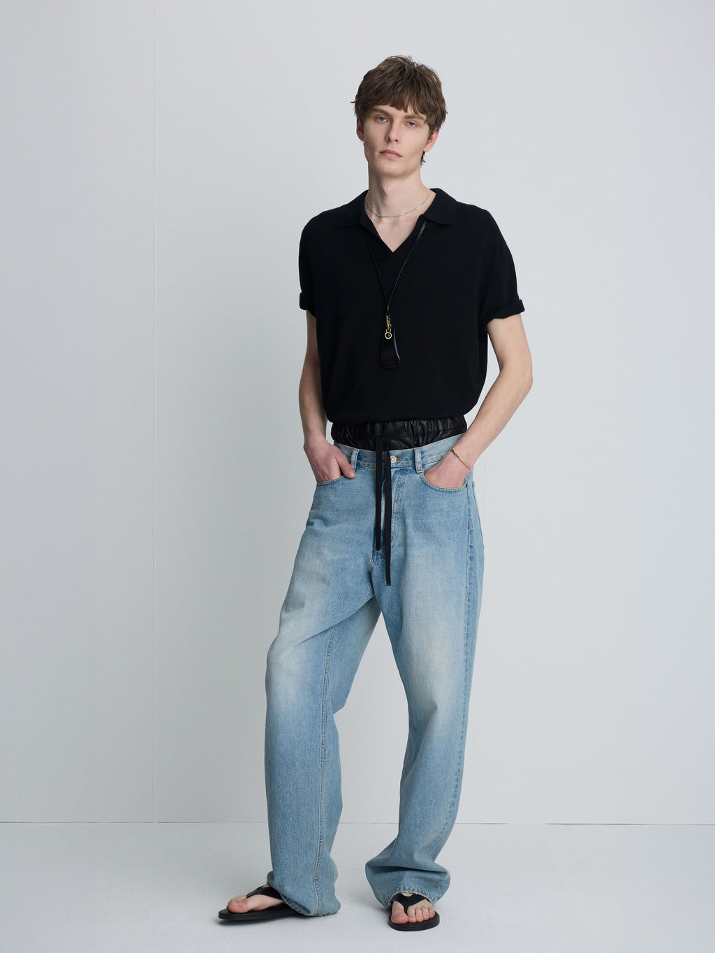 WIDE TAPERED LOW DENIM JEANS_ FADED LIGHT BLUE