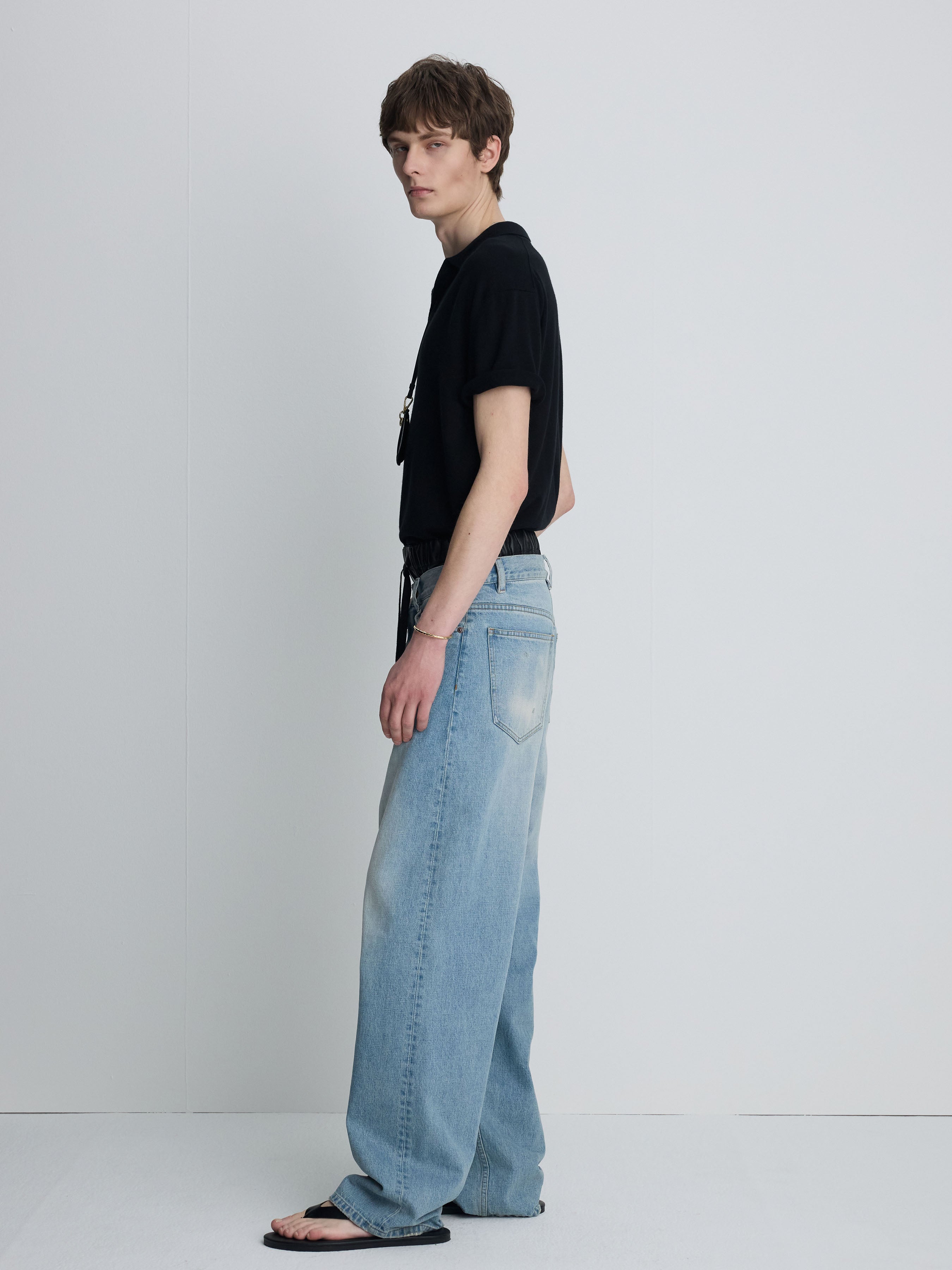 WIDE TAPERED LOW DENIM JEANS_ FADED LIGHT BLUE
