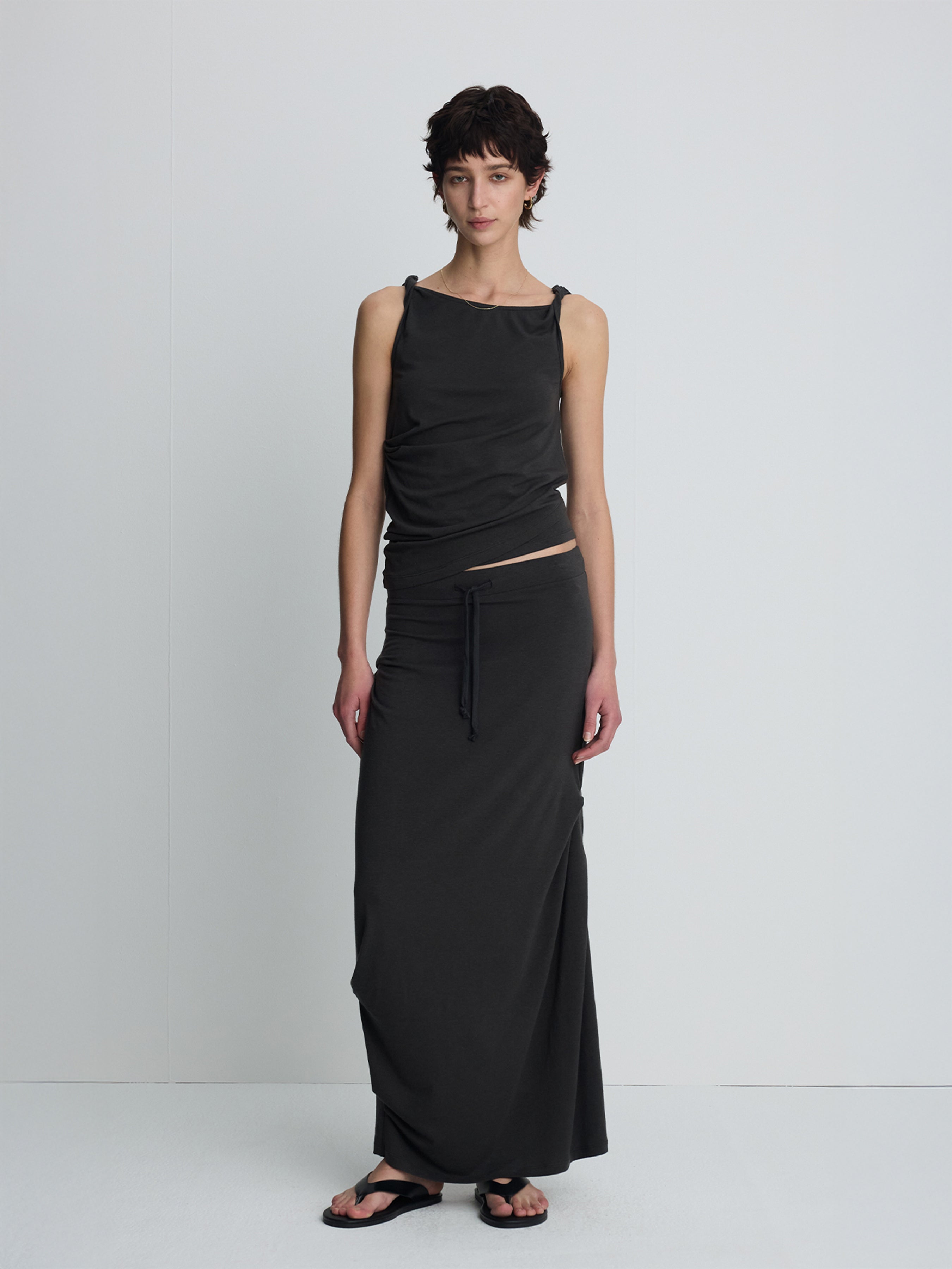 (W) SOFT DRAPED DRAWSTRING SKIRT_ CHARCOAL
