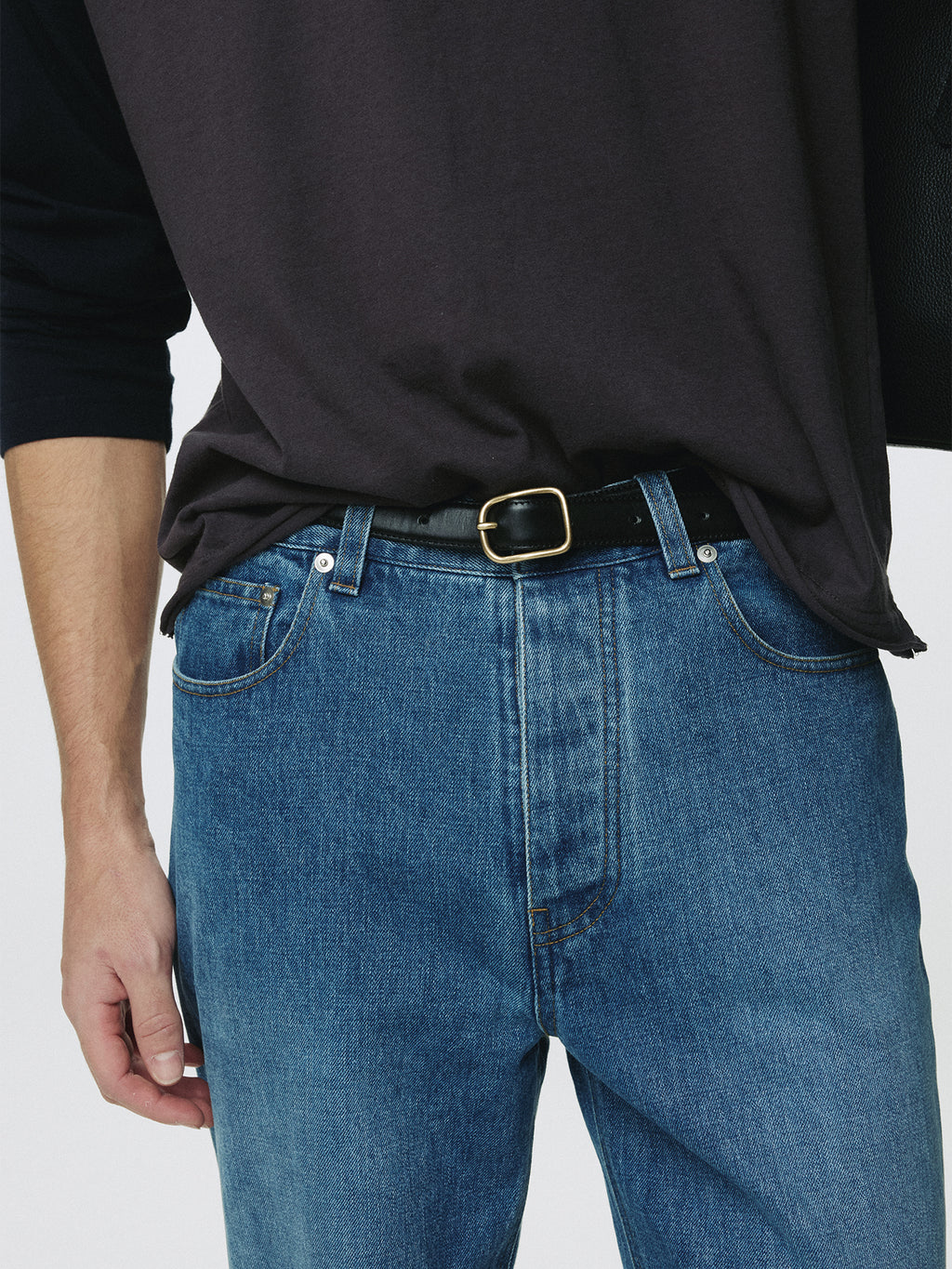OVAL GOLDEN BRASS BUCKLE LEATHER BELT_ BLACK