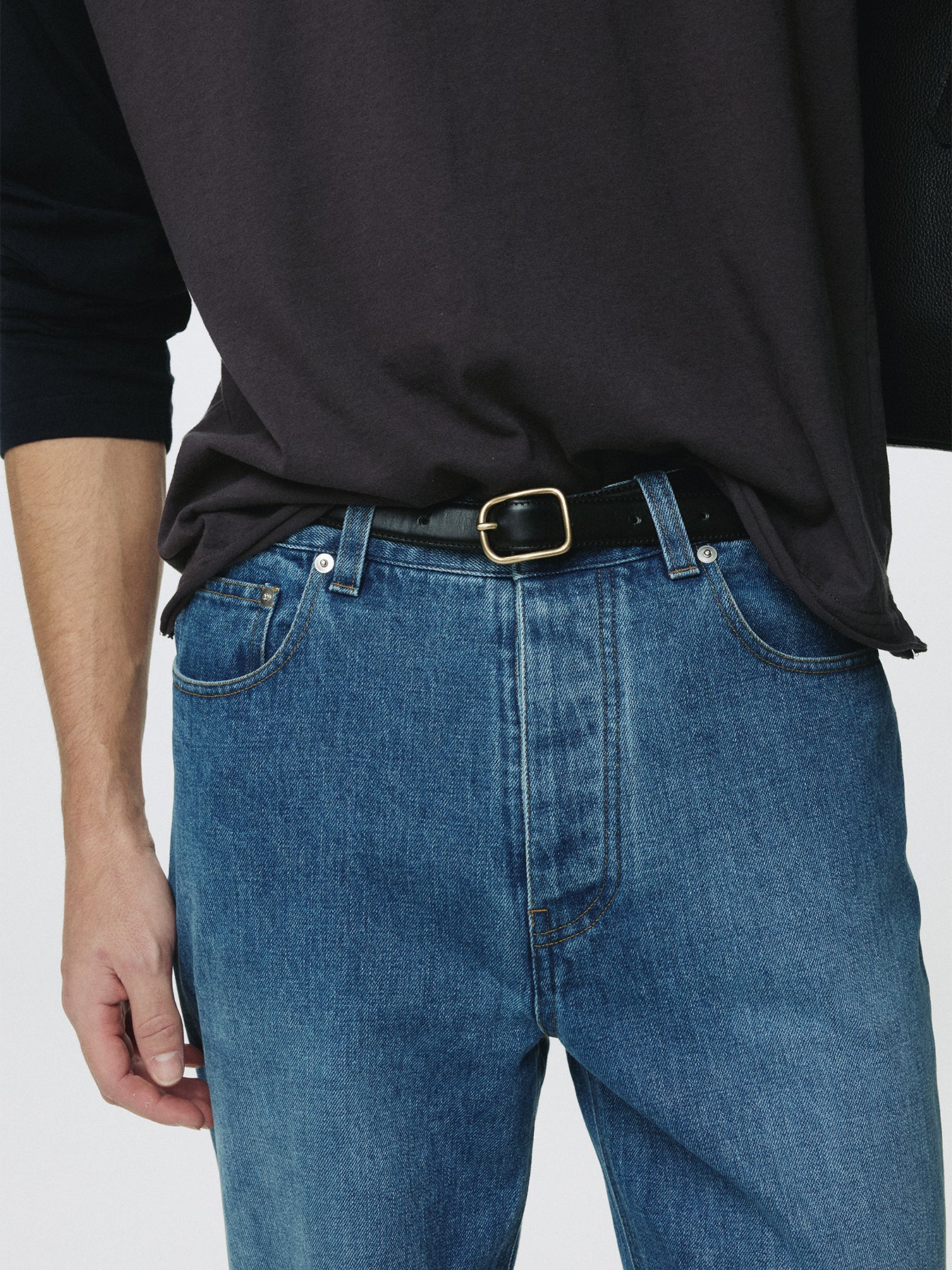 OVAL GOLDEN BRASS BUCKLE LEATHER BELT_ BLACK