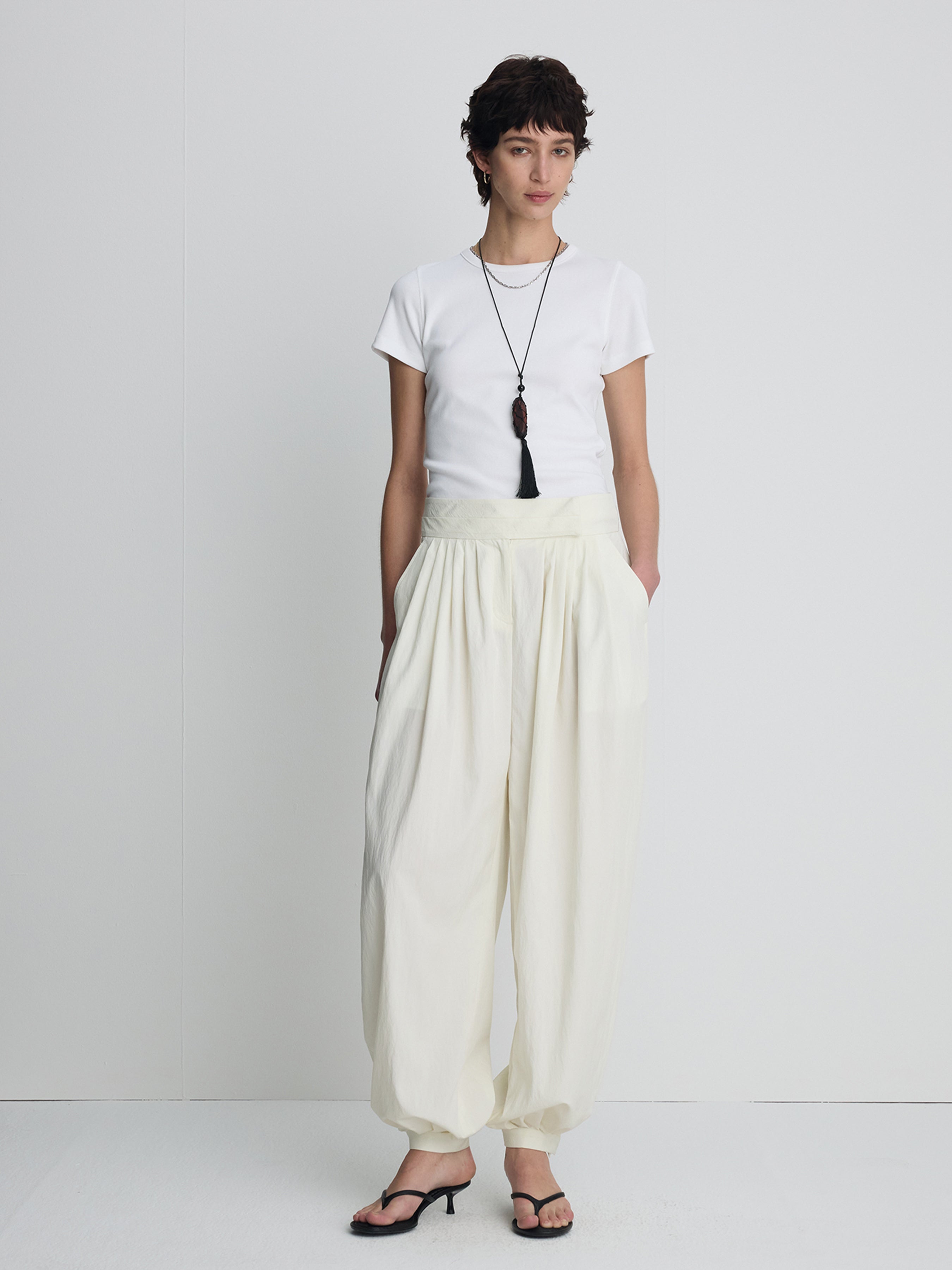 (W) PLEATED VOLUMINOUS PANTS_ OFF WHITE