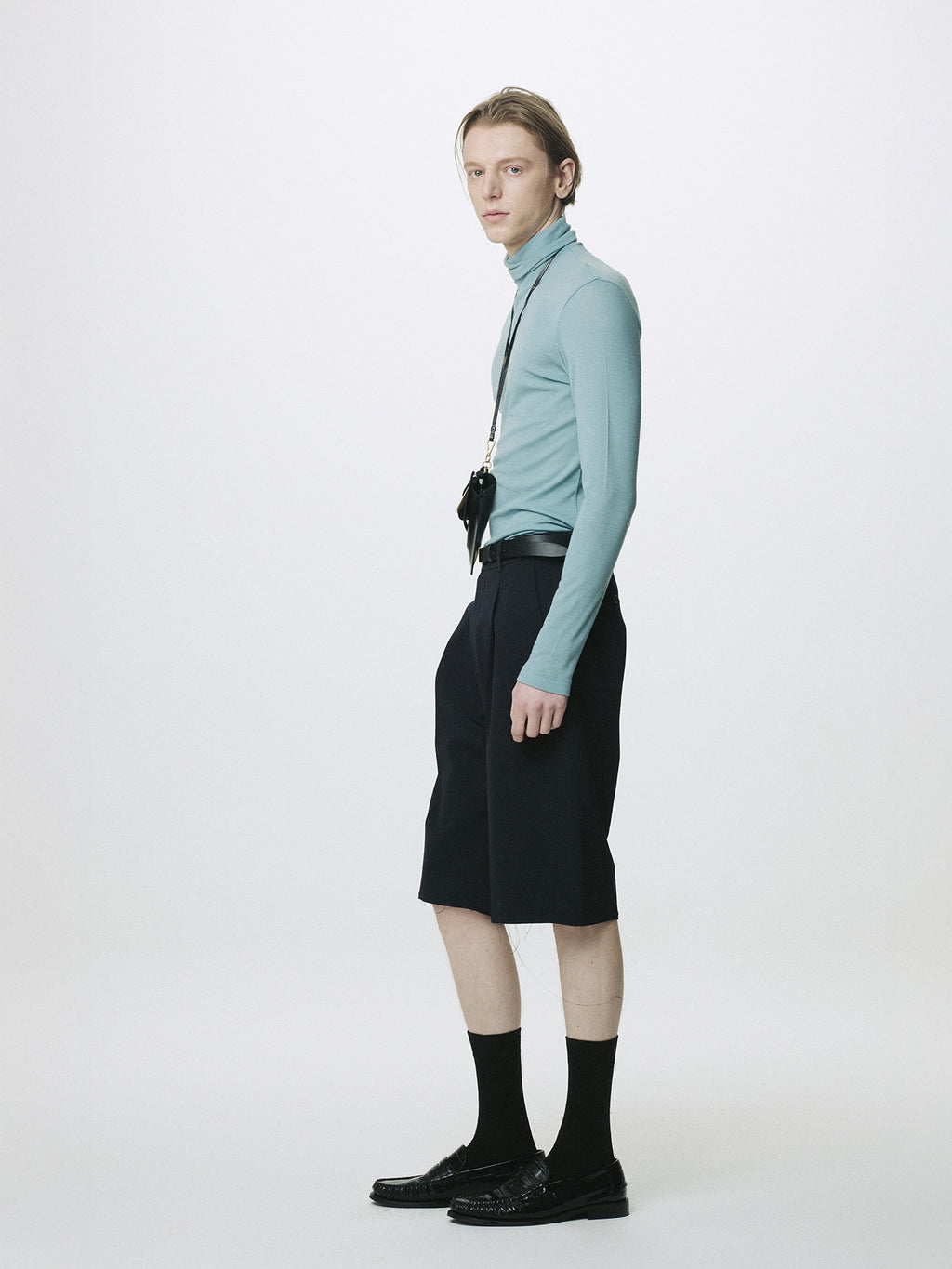 RAW-CUT WOOL PLEATED TAILORED SHORTS_ DARK NAVY