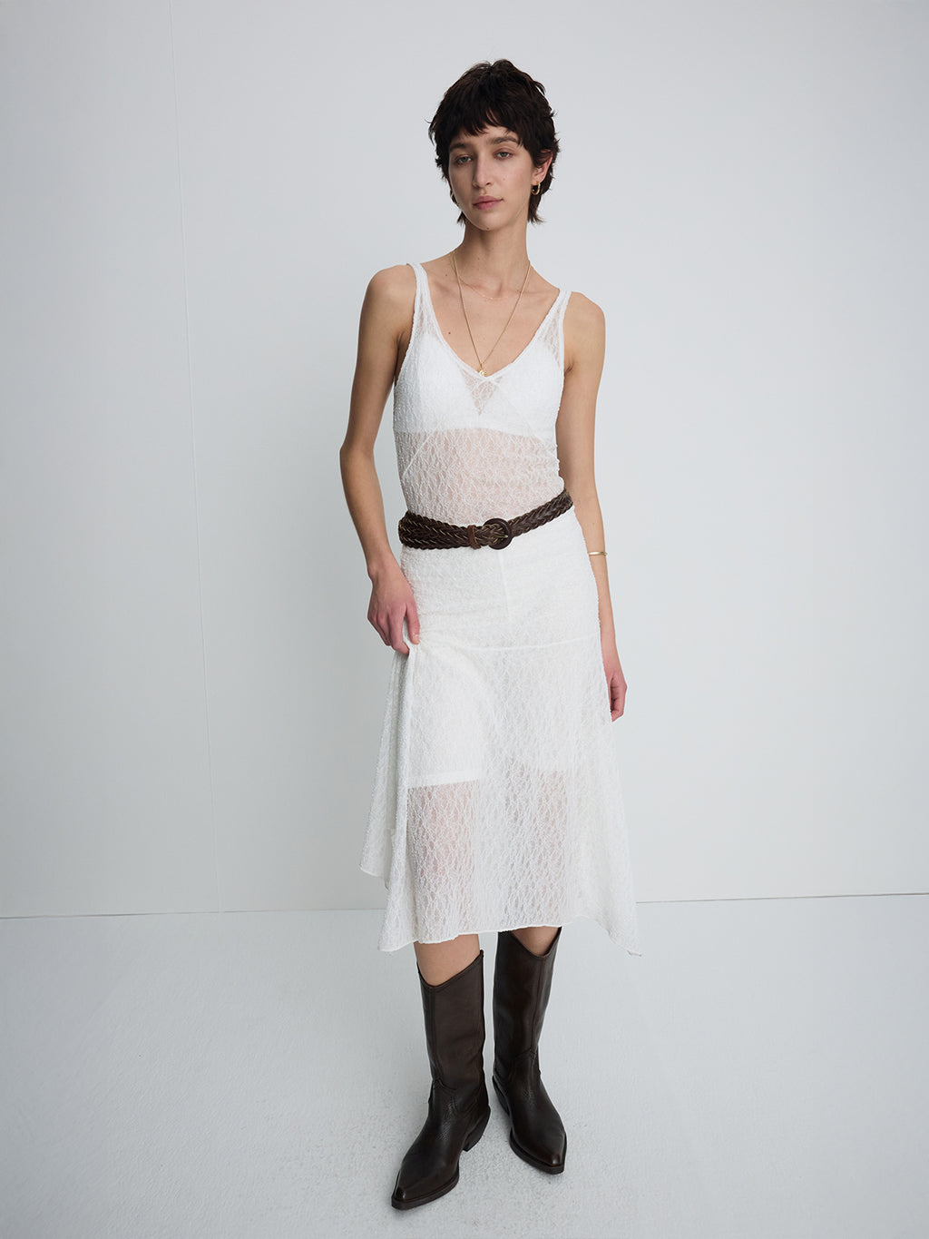 (W) LACE SLEEVELESS MAXI DRESS_ OFF WHITE
