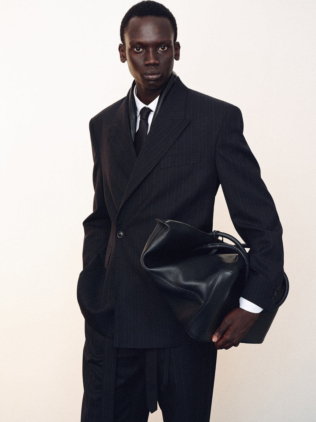 GRAIN LEATHER WEEKENDER BAG_ BLACK