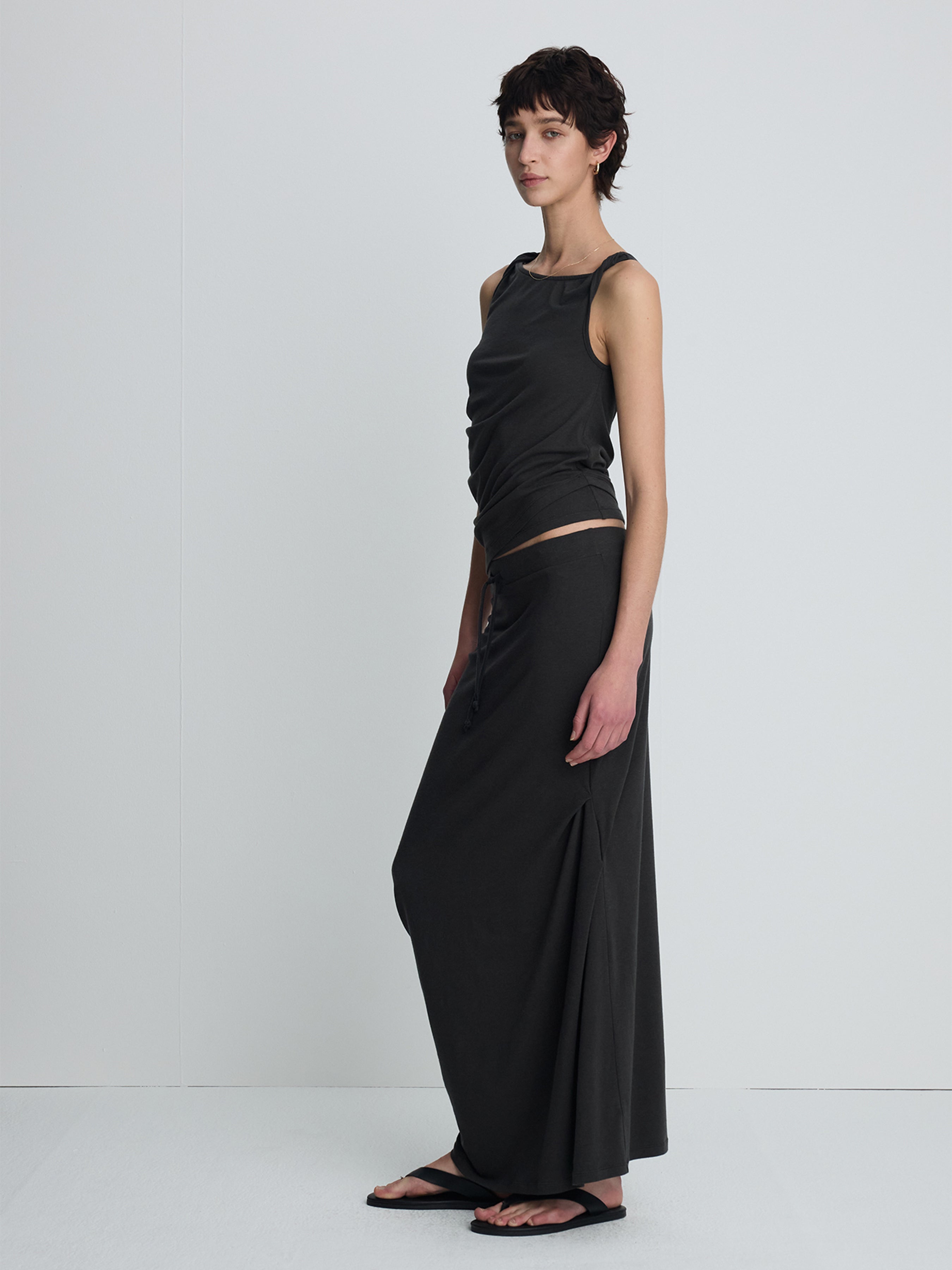 (W) SOFT DRAPED DRAWSTRING SKIRT_ CHARCOAL