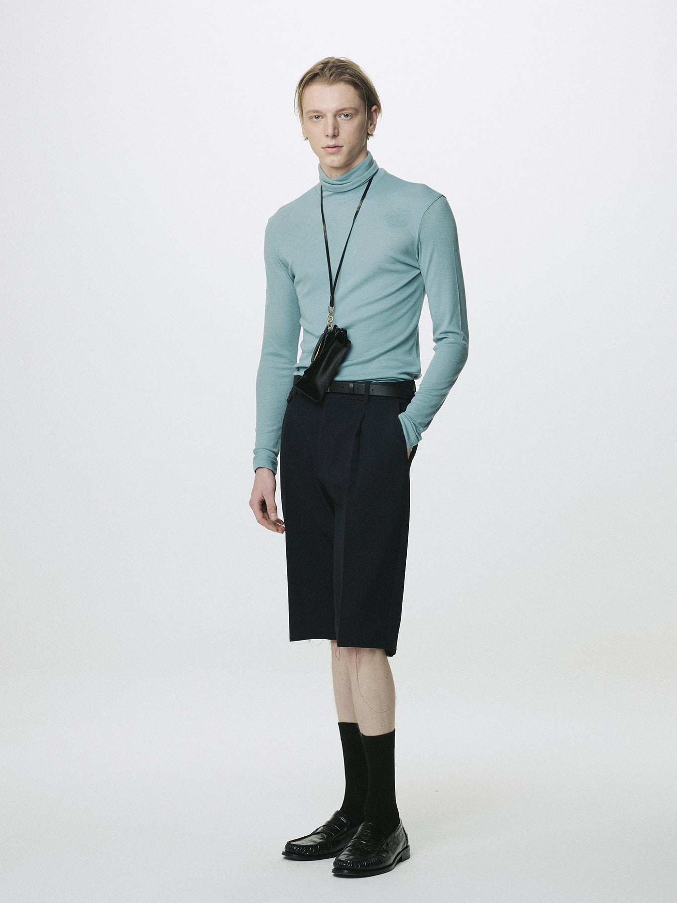RAW-CUT WOOL PLEATED TAILORED SHORTS_ DARK NAVY