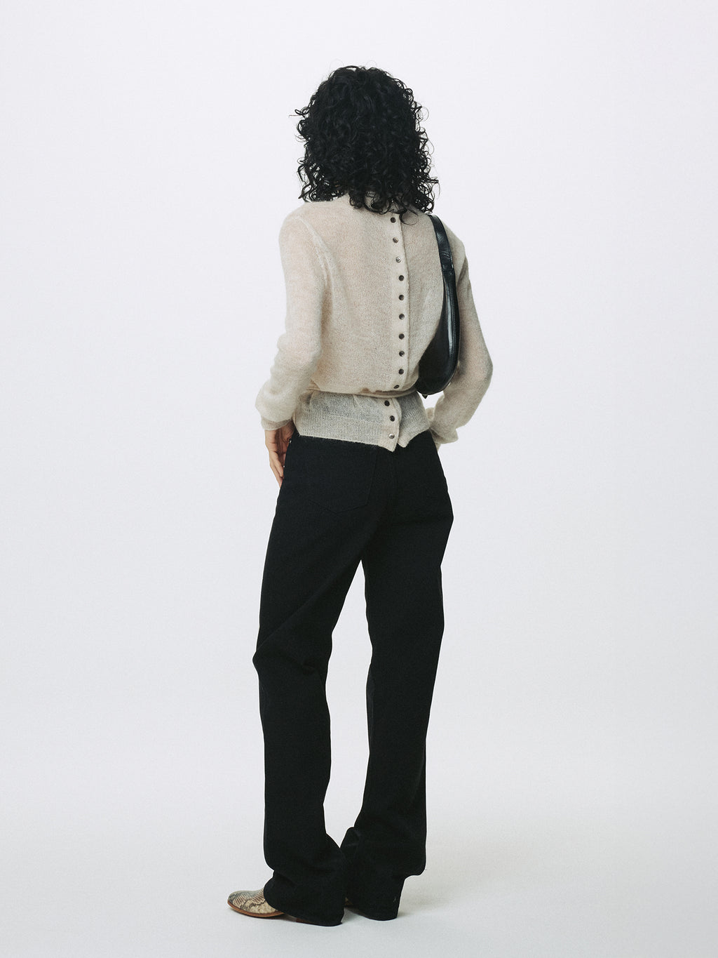 (W) TWISTED SEAM STRAIGHT-LEG DENIM JEANS_ BLACK