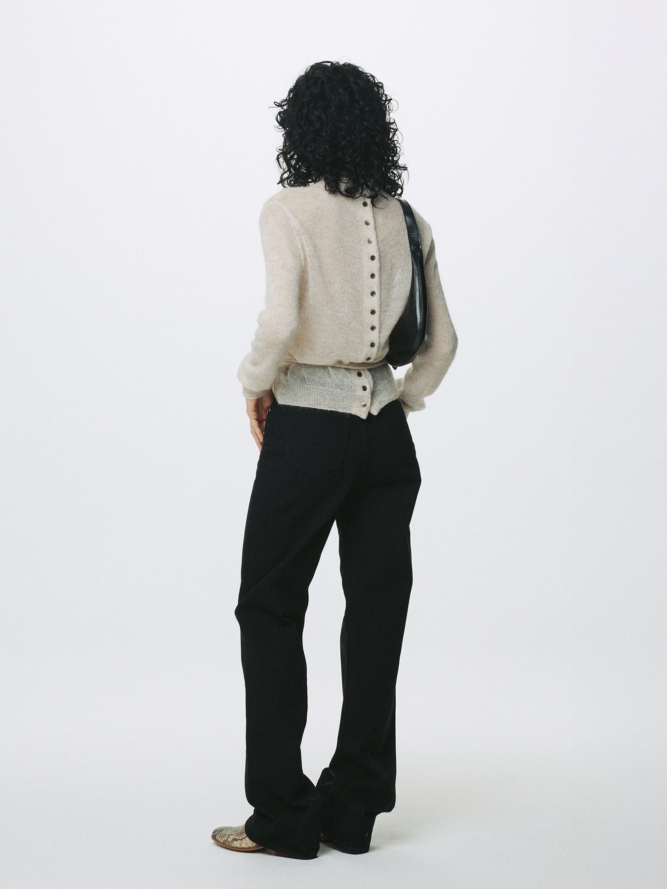 (W) TWISTED SEAM STRAIGHT-LEG DENIM JEANS_ BLACK