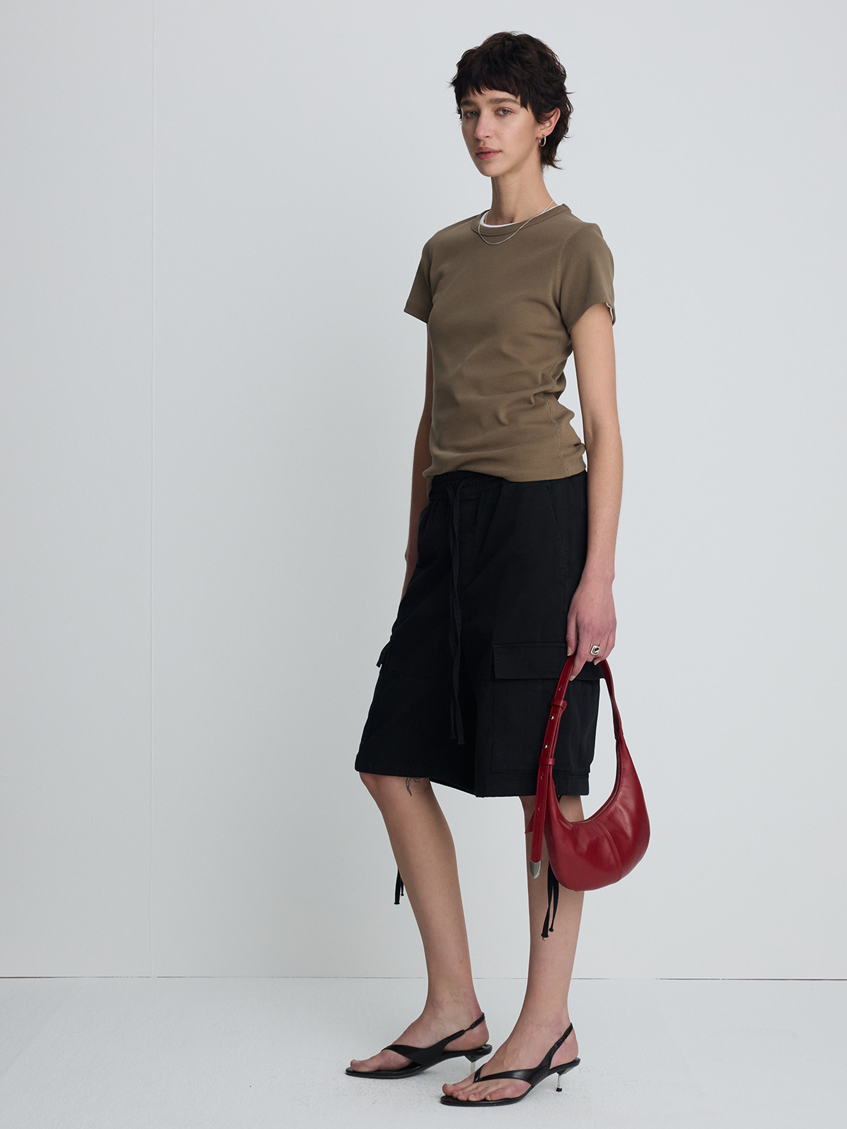 (W) GARMENT-WASHED CARGO SHORTS_ BLACK