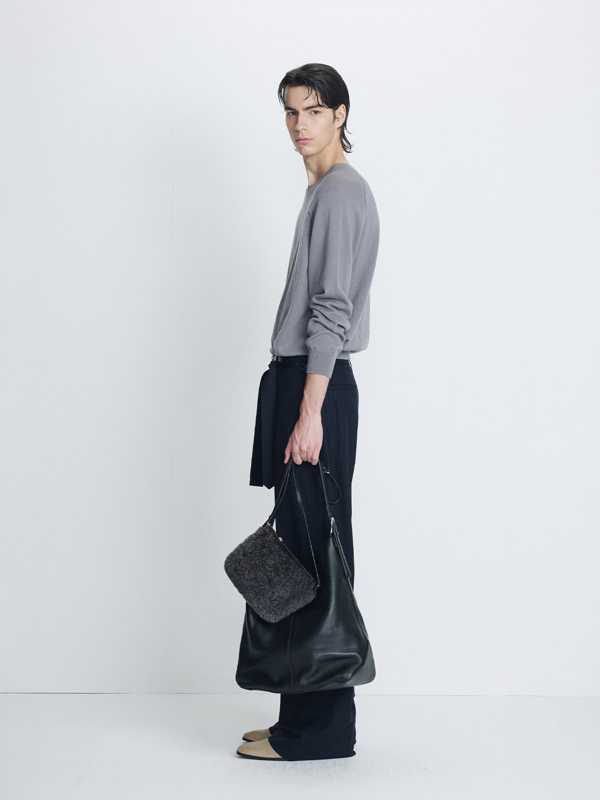 FULL-GRAIN LEATHER TOTE BAG_ BLACK