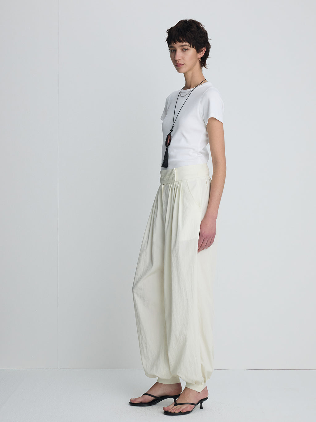 (W) PLEATED VOLUMINOUS PANTS_ OFF WHITE