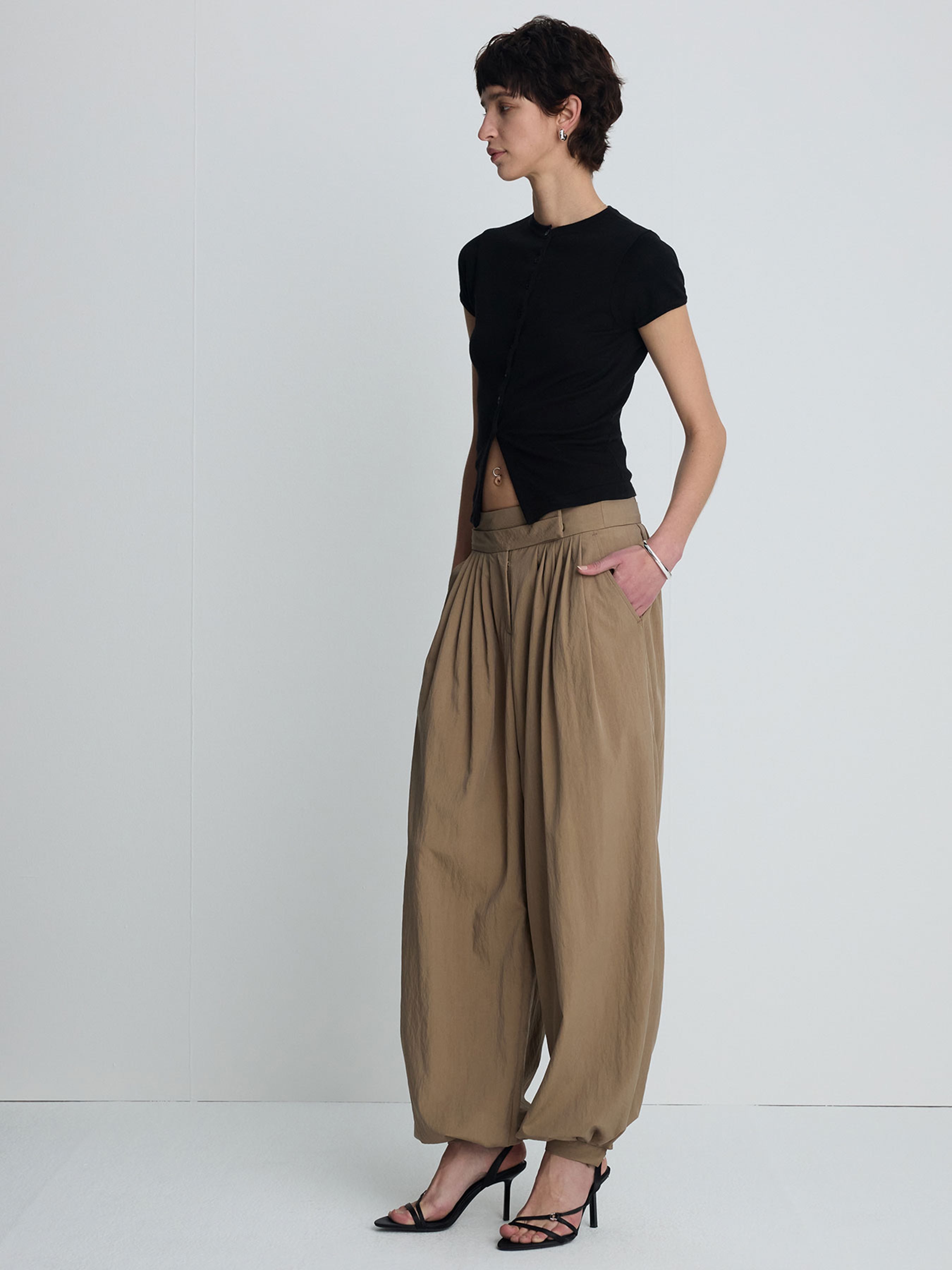 (W) PLEATED VOLUMINOUS PANTS_ BEIGE