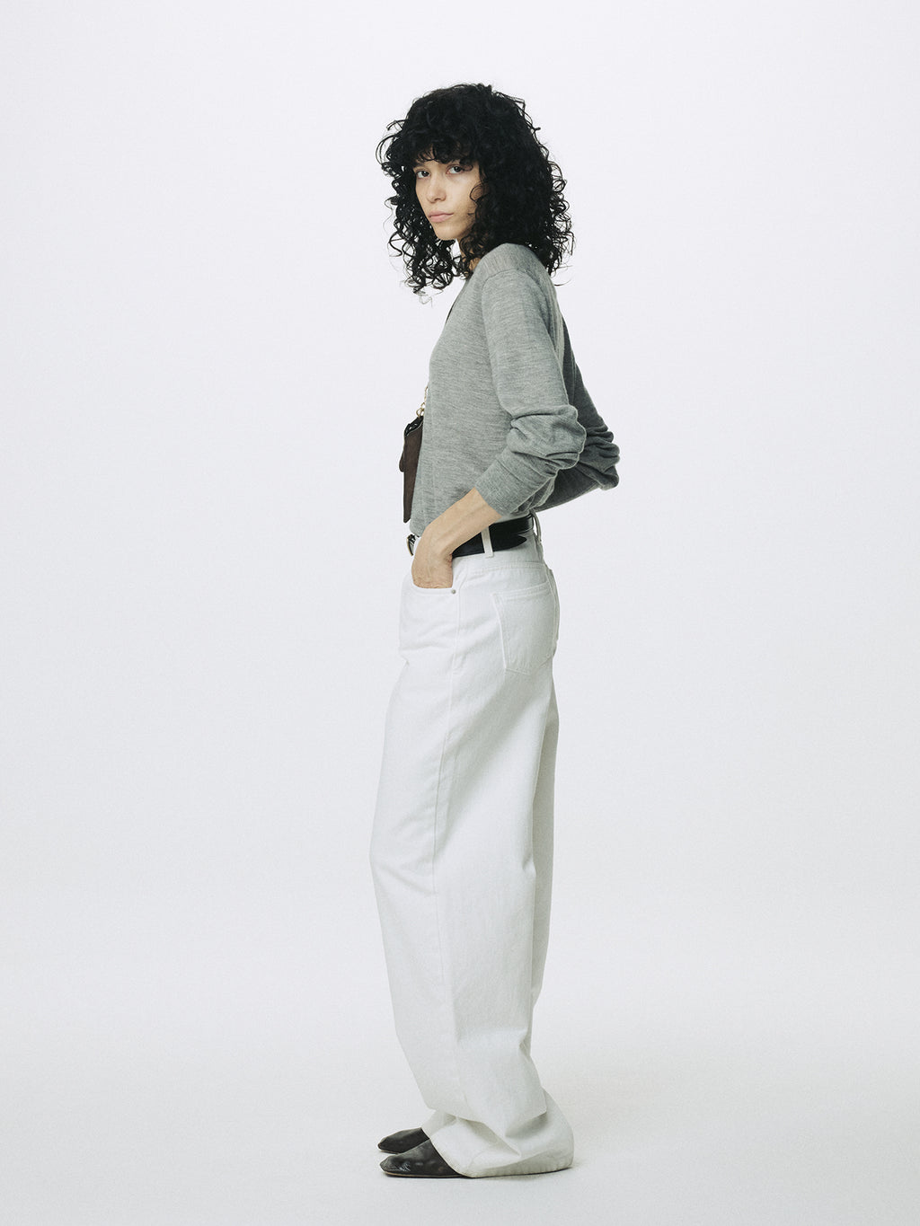 (W) WIDE-LEG BAGGY DENIM JEANS_ OFF WHITE