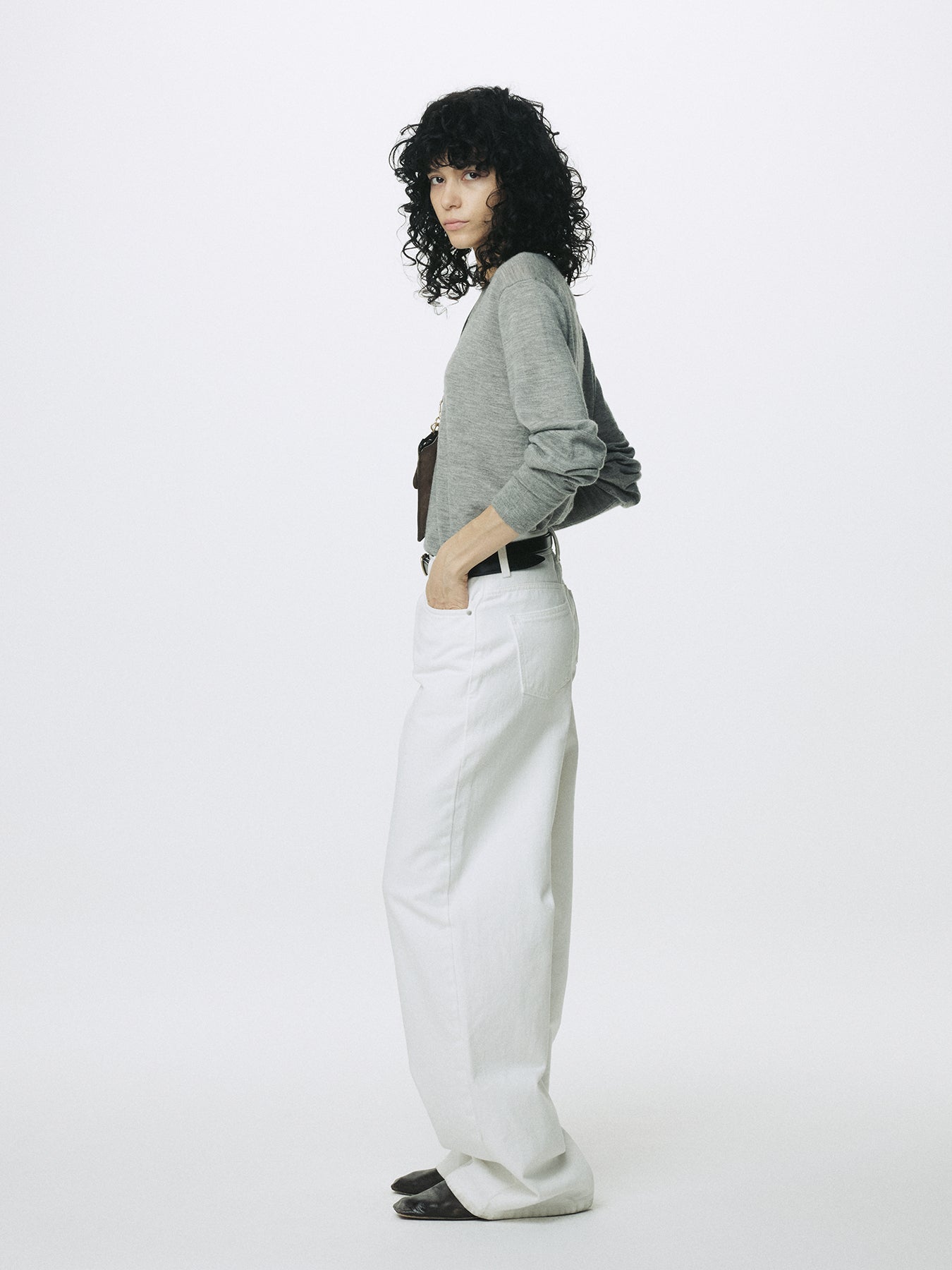 (W) WIDE-LEG BAGGY DENIM JEANS_ OFF WHITE
