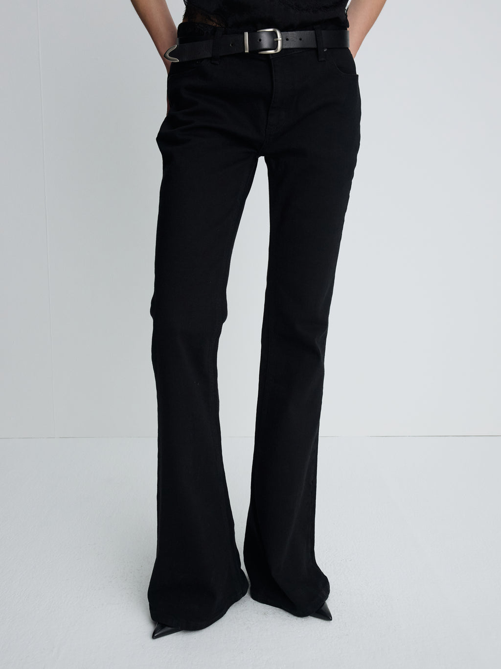 (W) LOW-RISE DENIM BOOTCUT TROUSERS_ WASHED BLACK