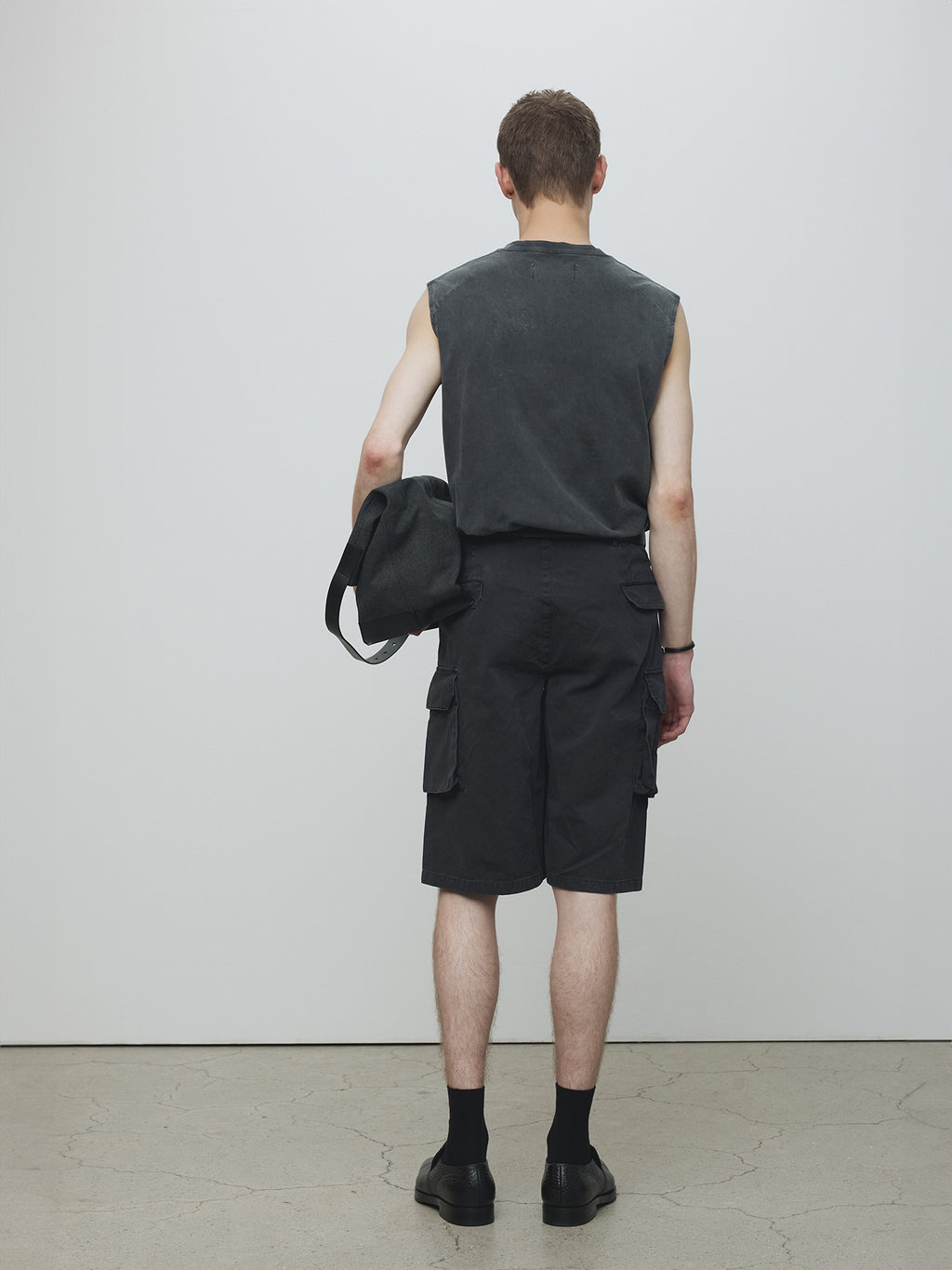 GARMENT-DYED PATCH POCKET SLEEVELESS_ FADED BLACK