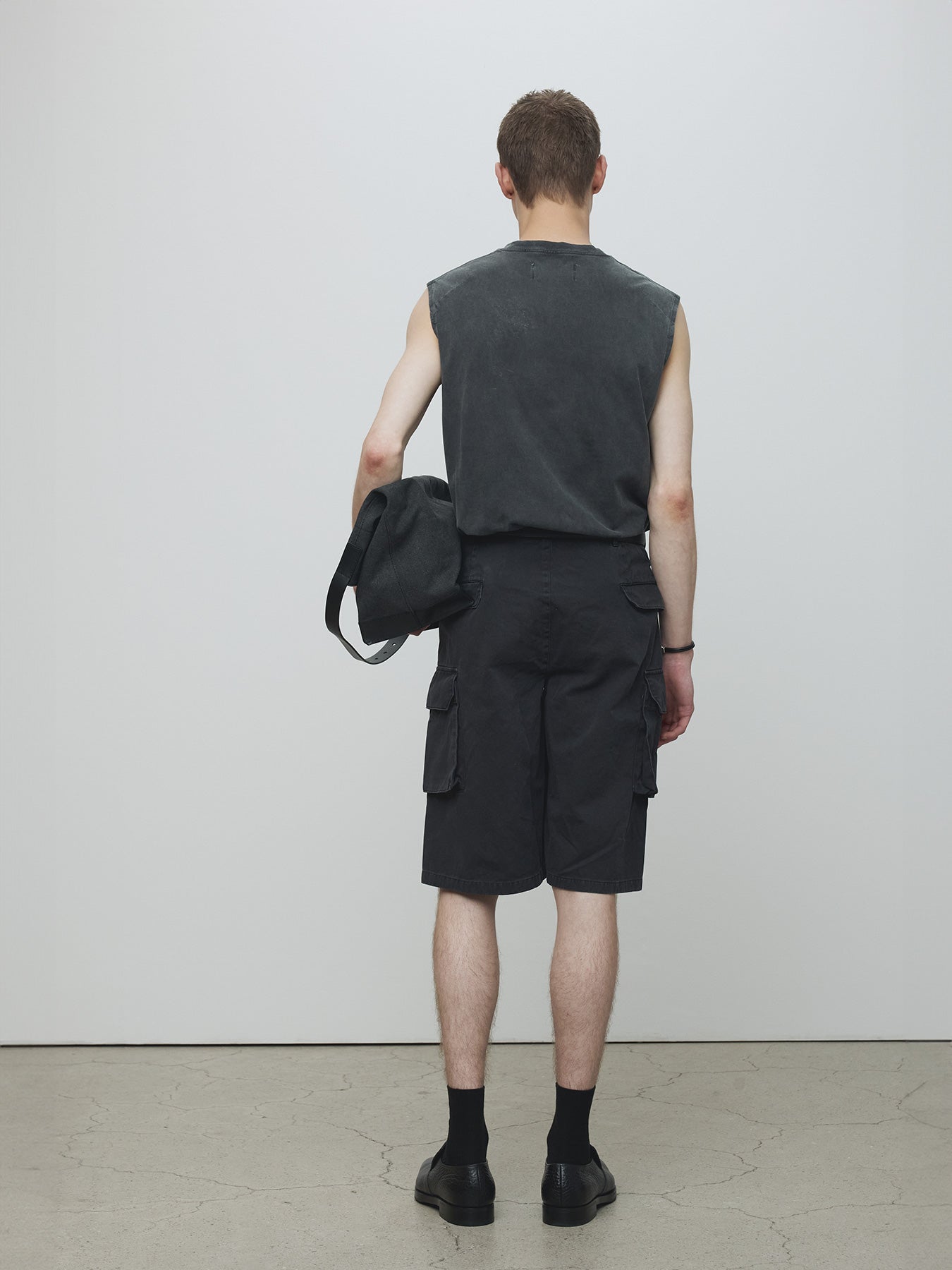 GARMENT-DYED PATCH POCKET SLEEVELESS_ FADED BLACK