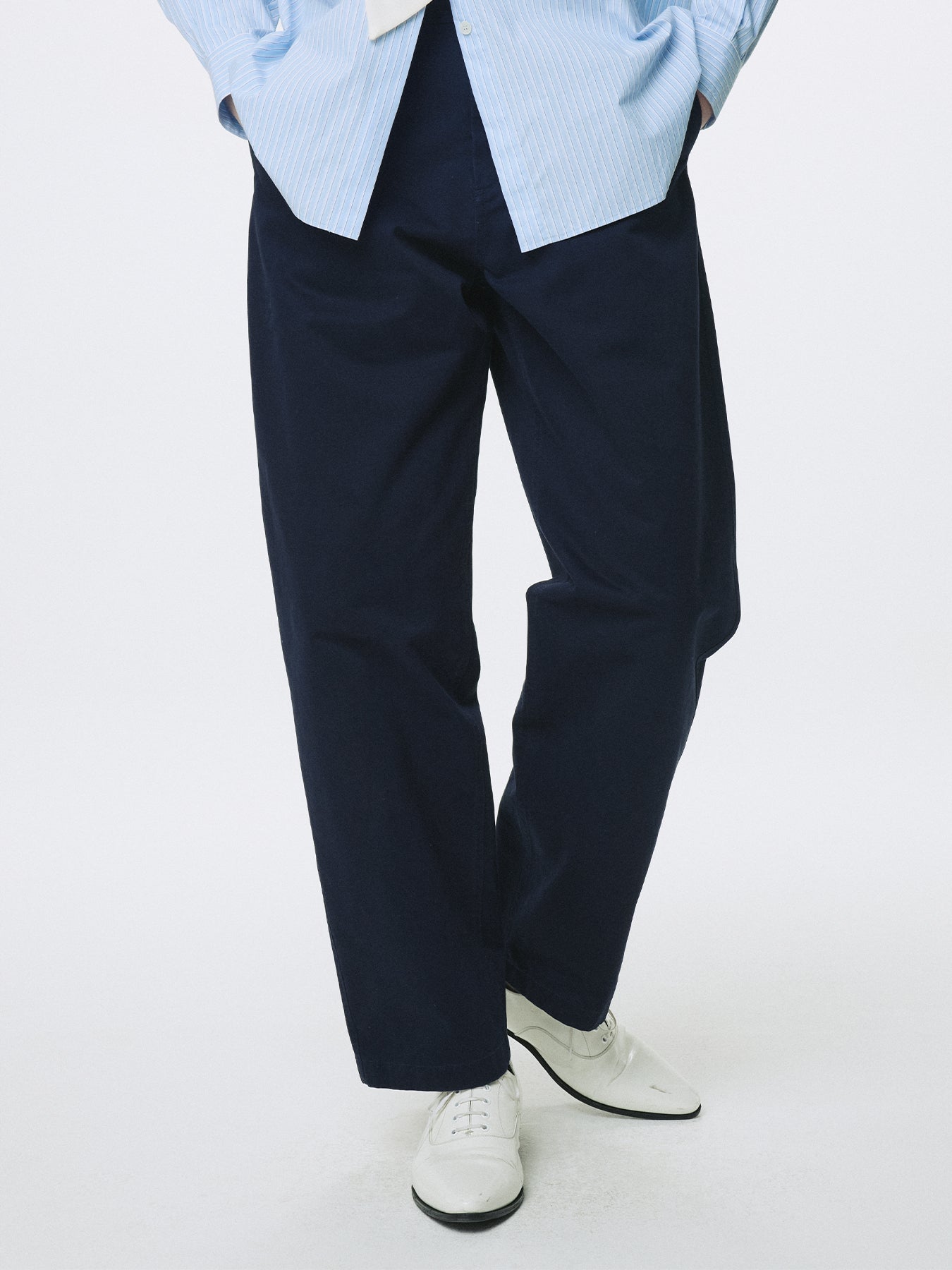 (W) CURVED COTTON CHINO PANTS_ NAVY