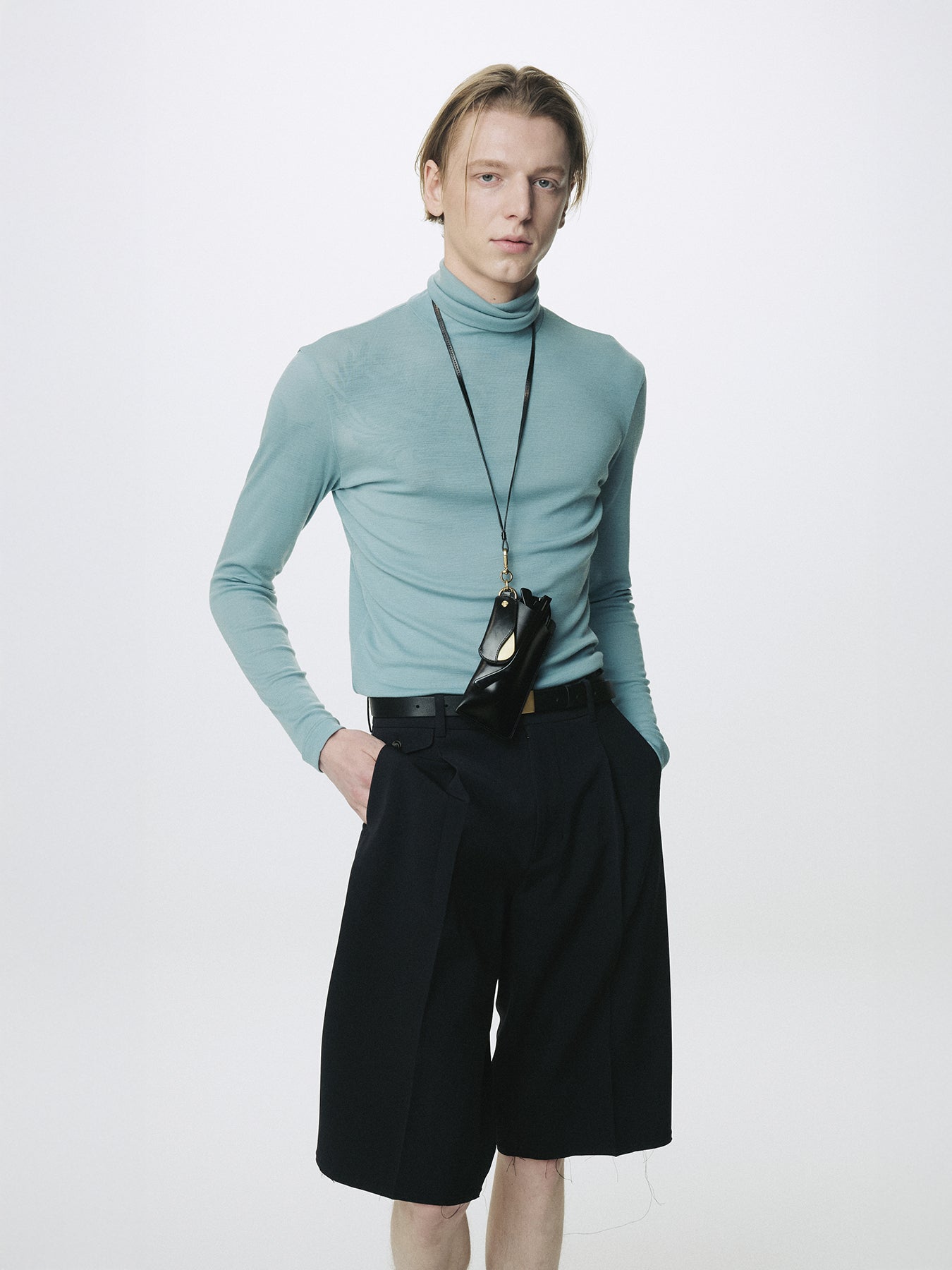 RAW-CUT WOOL PLEATED TAILORED SHORTS_ DARK NAVY