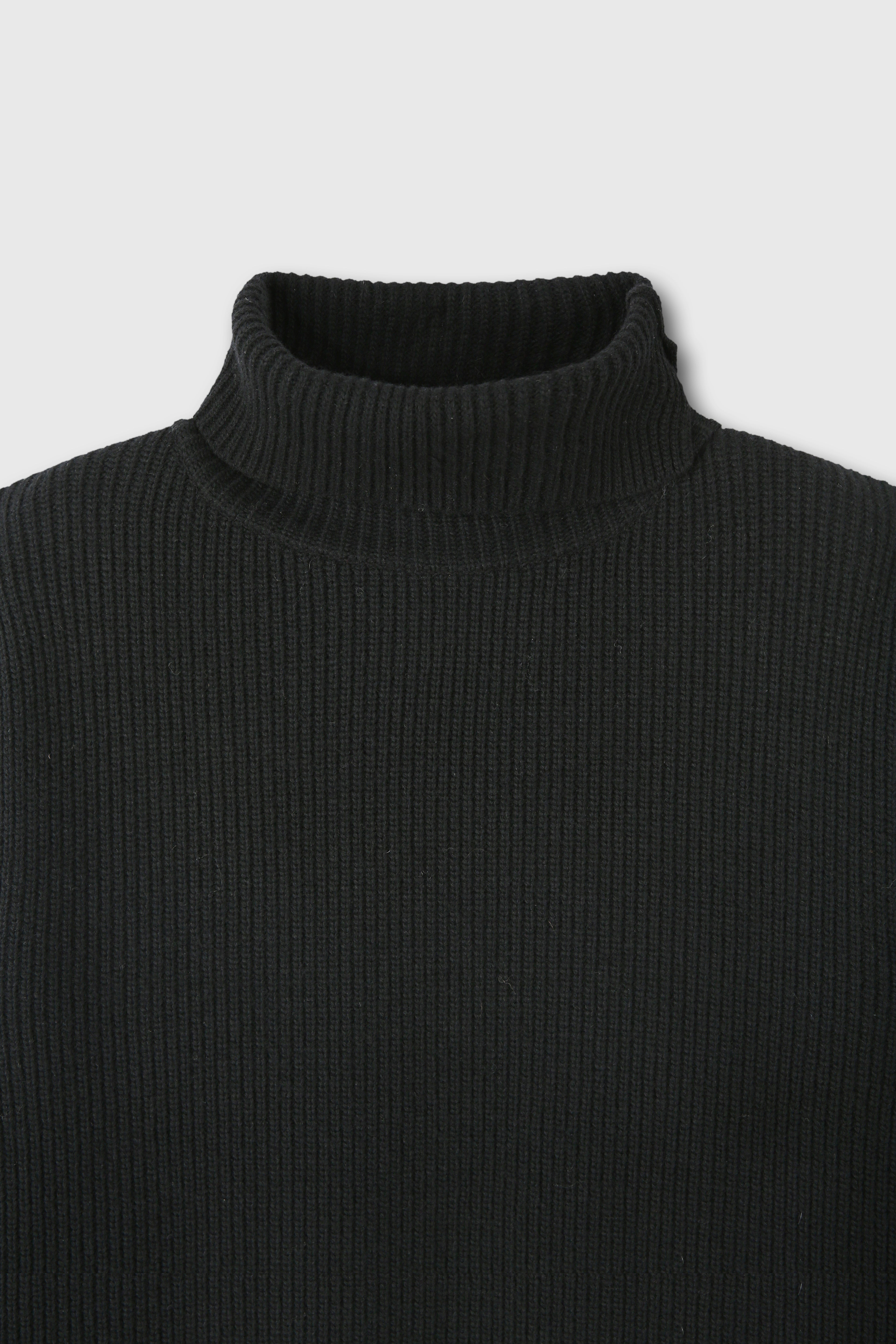 Hard Twist Wool Slit Turtleneck Knit_ Black