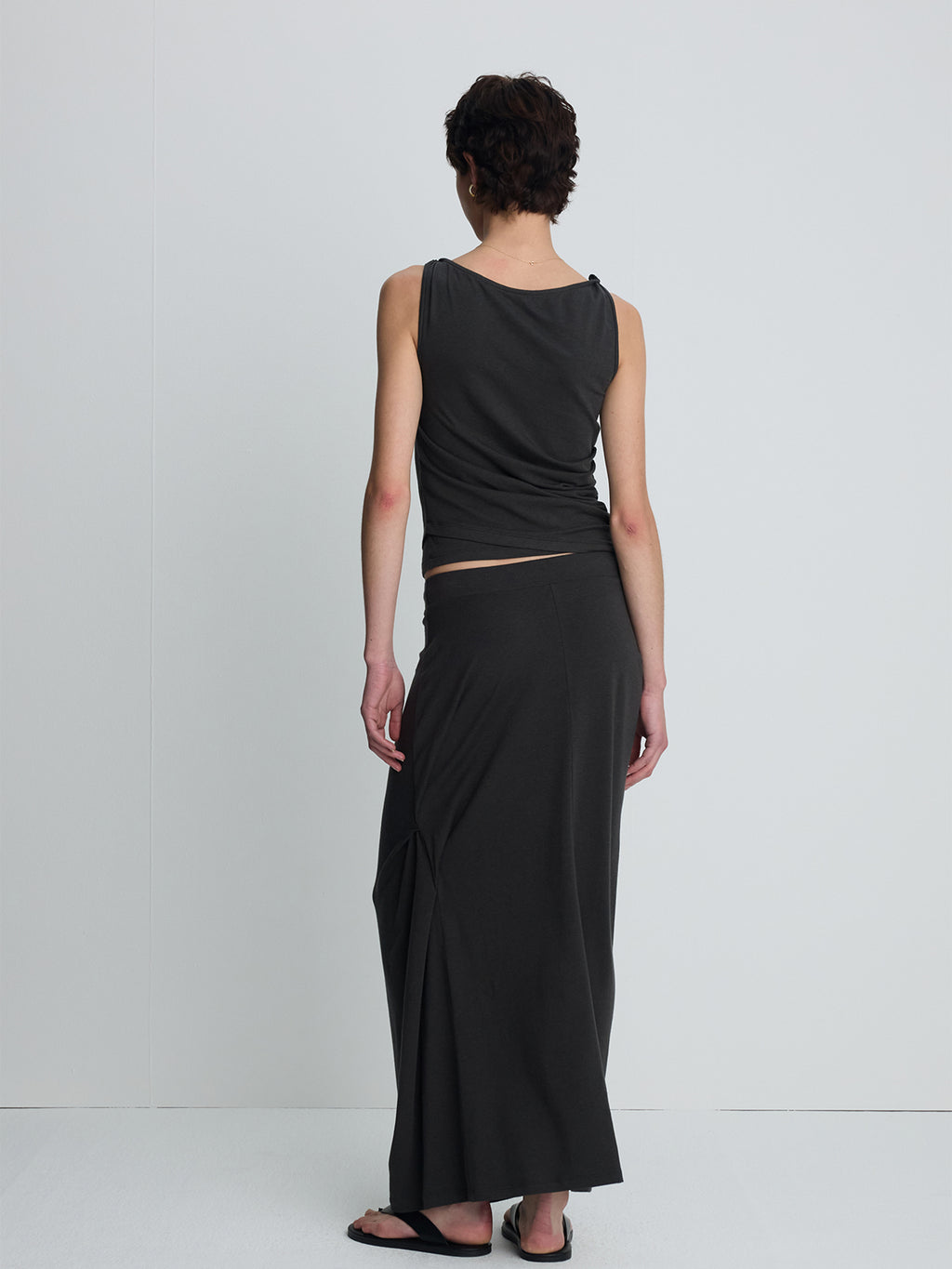 (W) SOFT DRAPED DRAWSTRING SKIRT_ CHARCOAL