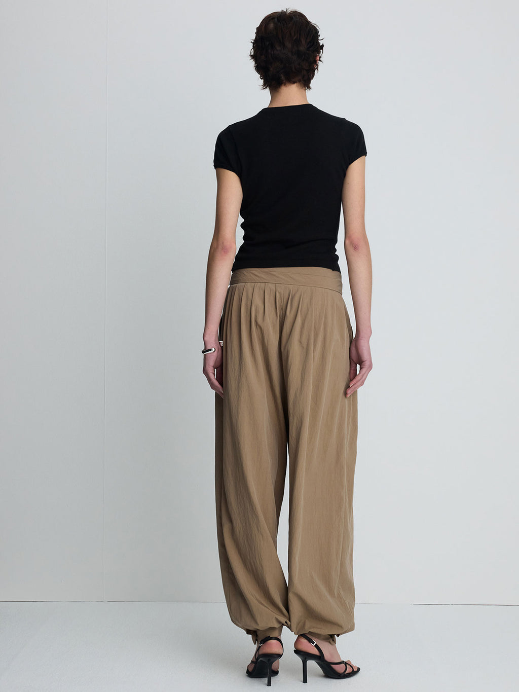 (W) PLEATED VOLUMINOUS PANTS_ BEIGE