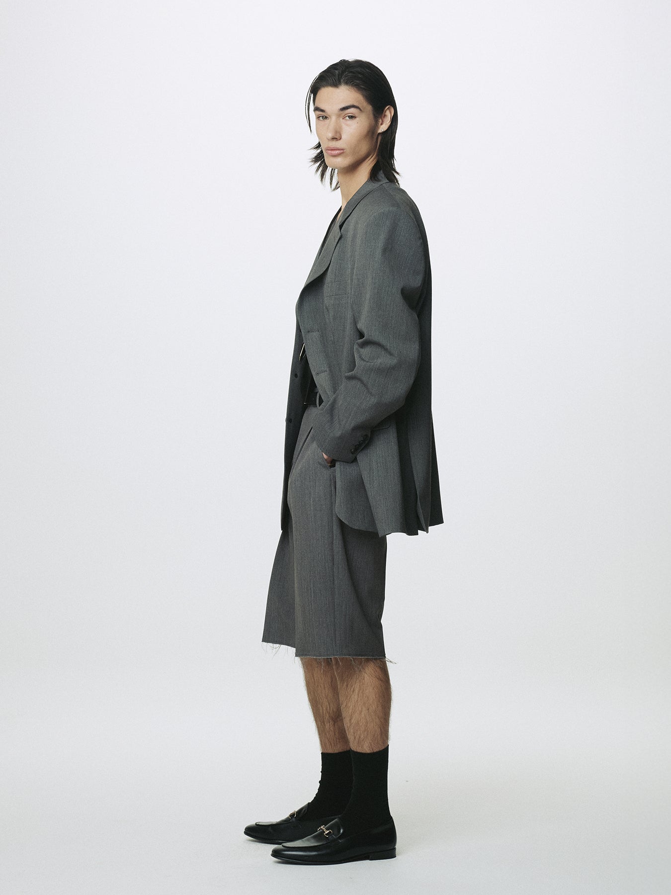 RAW-CUT WOOL PLEATED TAILORED SHORTS_ MELANGE GREY