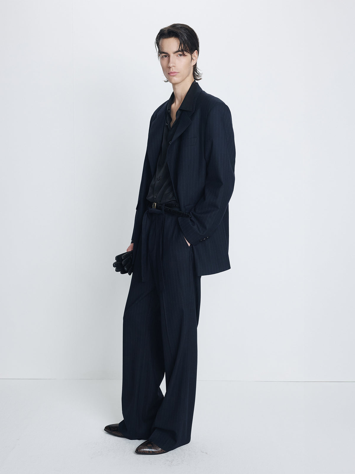 PINSTRIPED WOOL BLEND RELAXED TAILORED JACKET_ NAVY PINSTRIPE