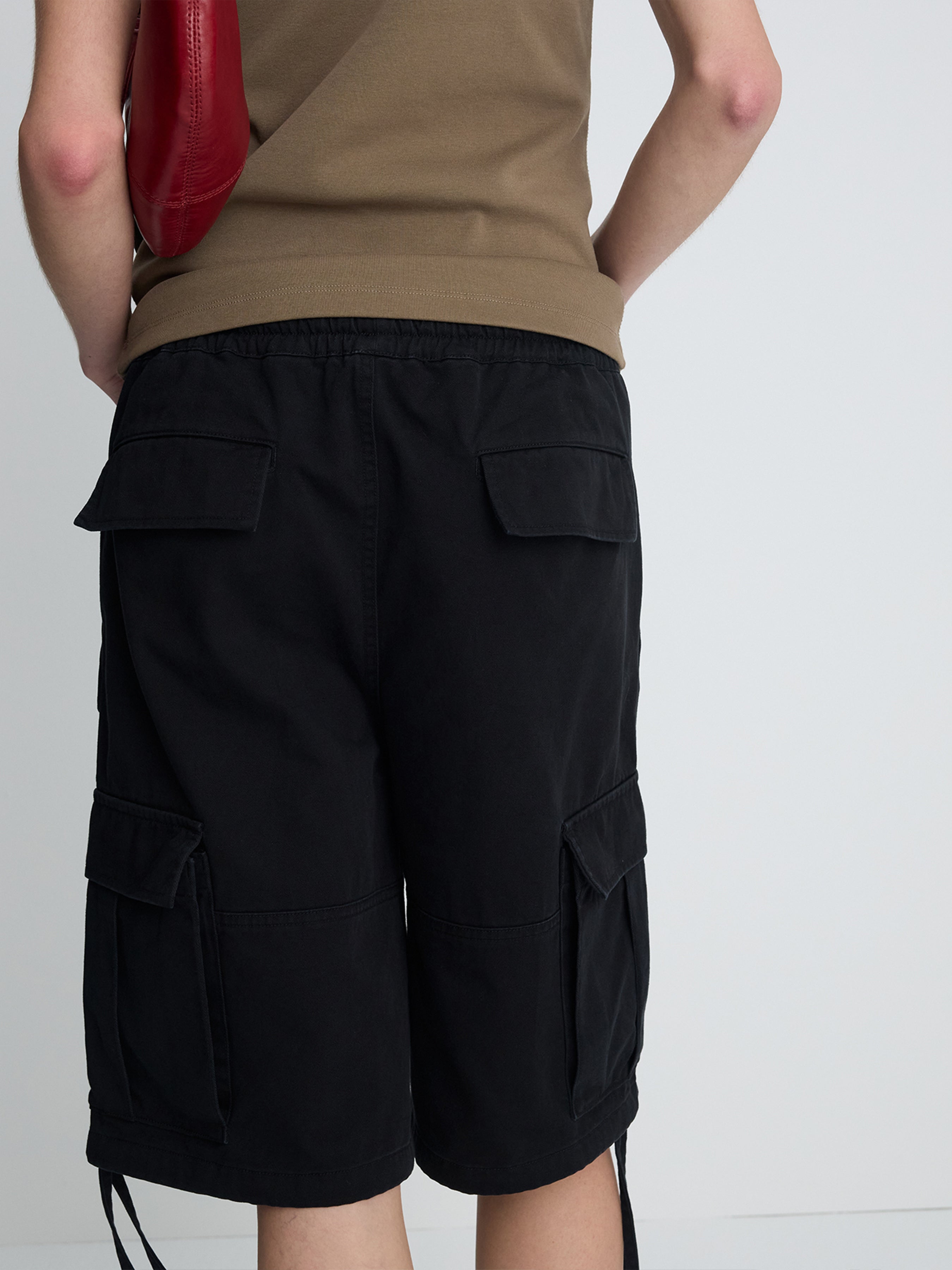 (W) GARMENT-WASHED CARGO SHORTS_ BLACK