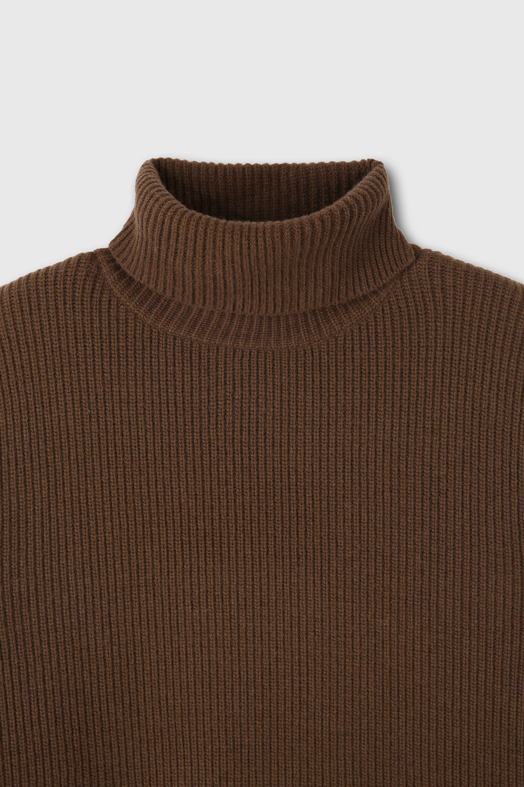 Hard Twist Wool Slit Turtleneck Knit_ Brown
