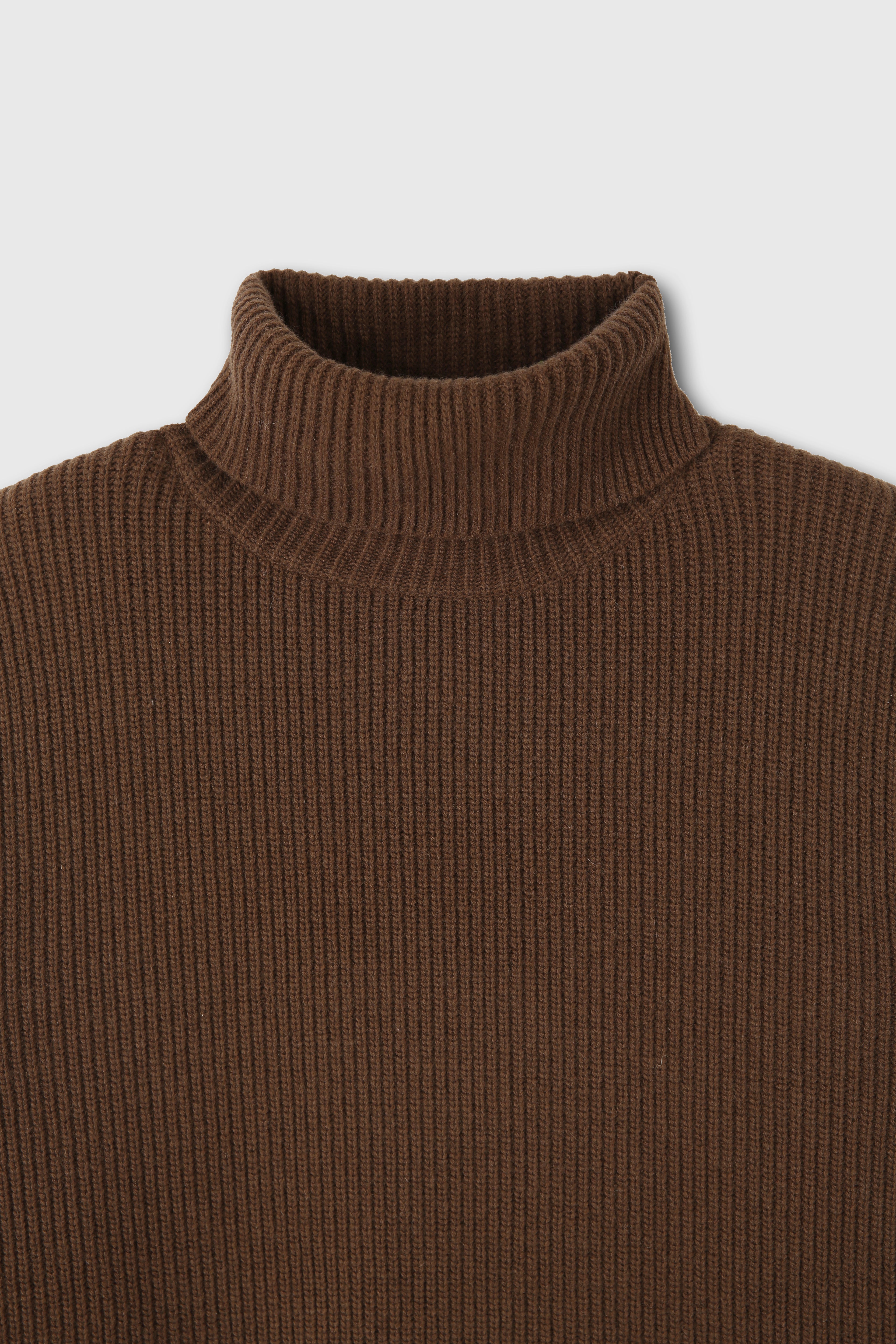 Hard Twist Wool Slit Turtleneck Knit_ Brown