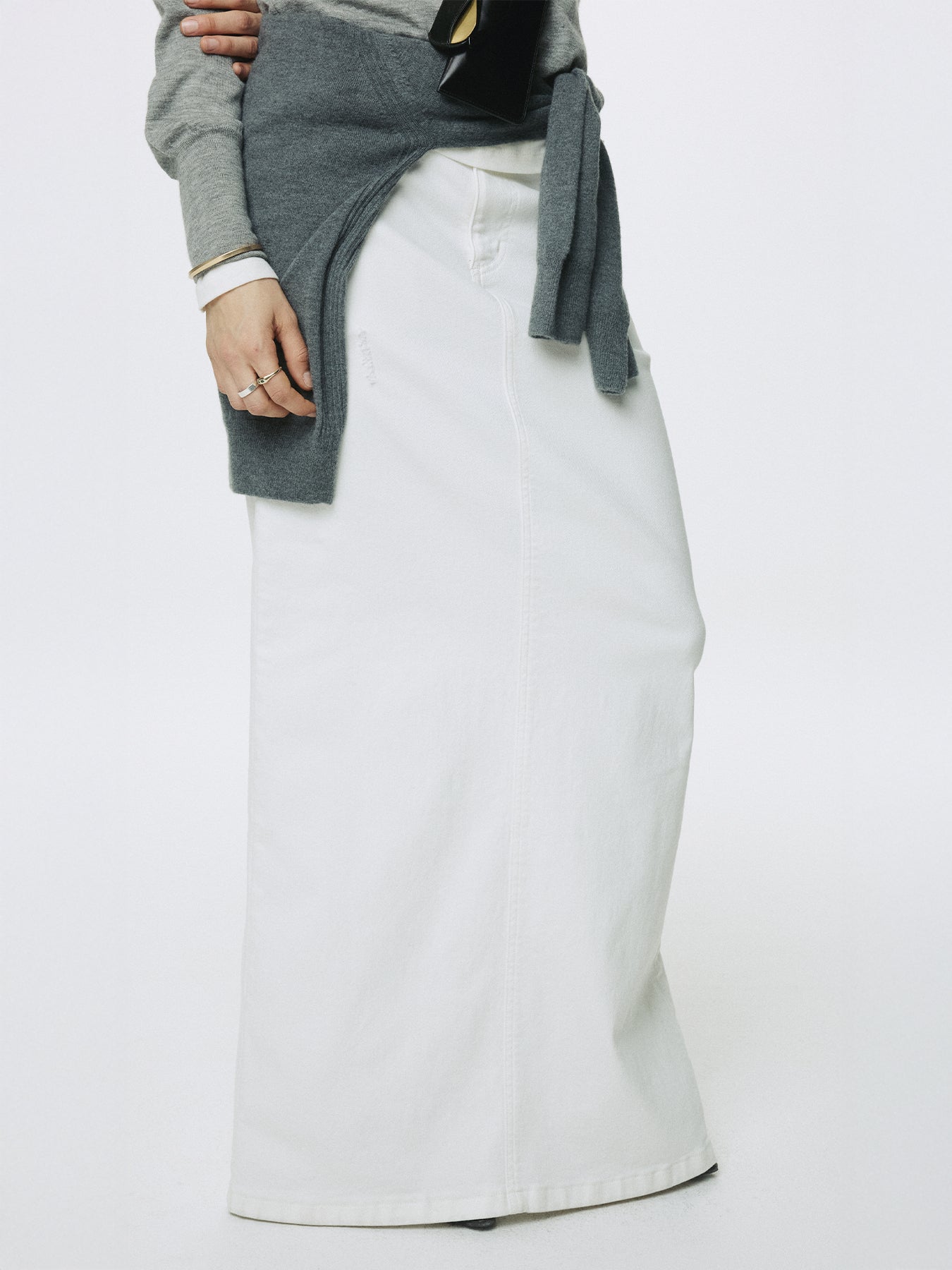 (W) WHITE SLIM FIT DENIM MAXI SKIRT_ OFF WHITE