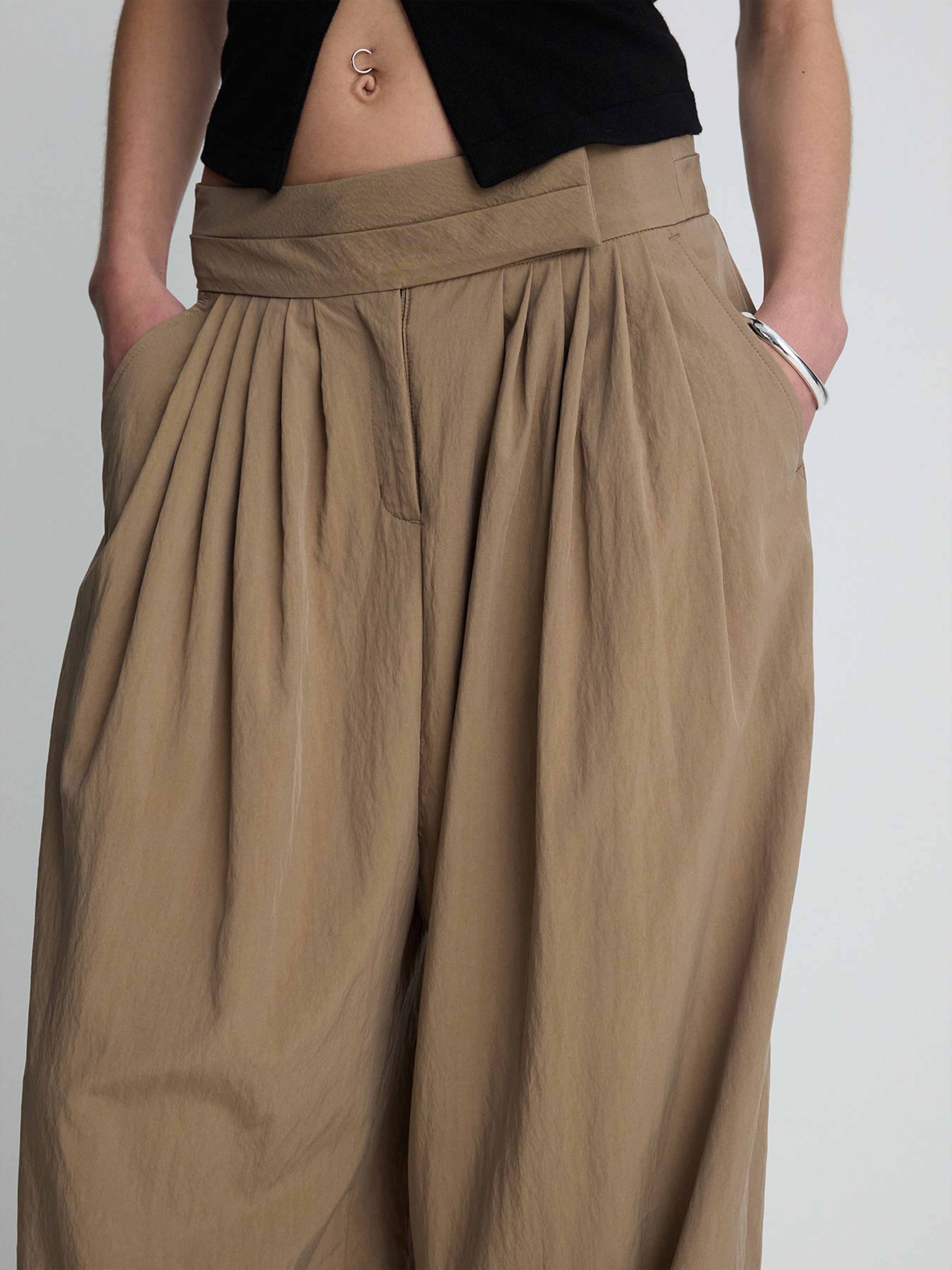 (W) PLEATED VOLUMINOUS PANTS_ BEIGE