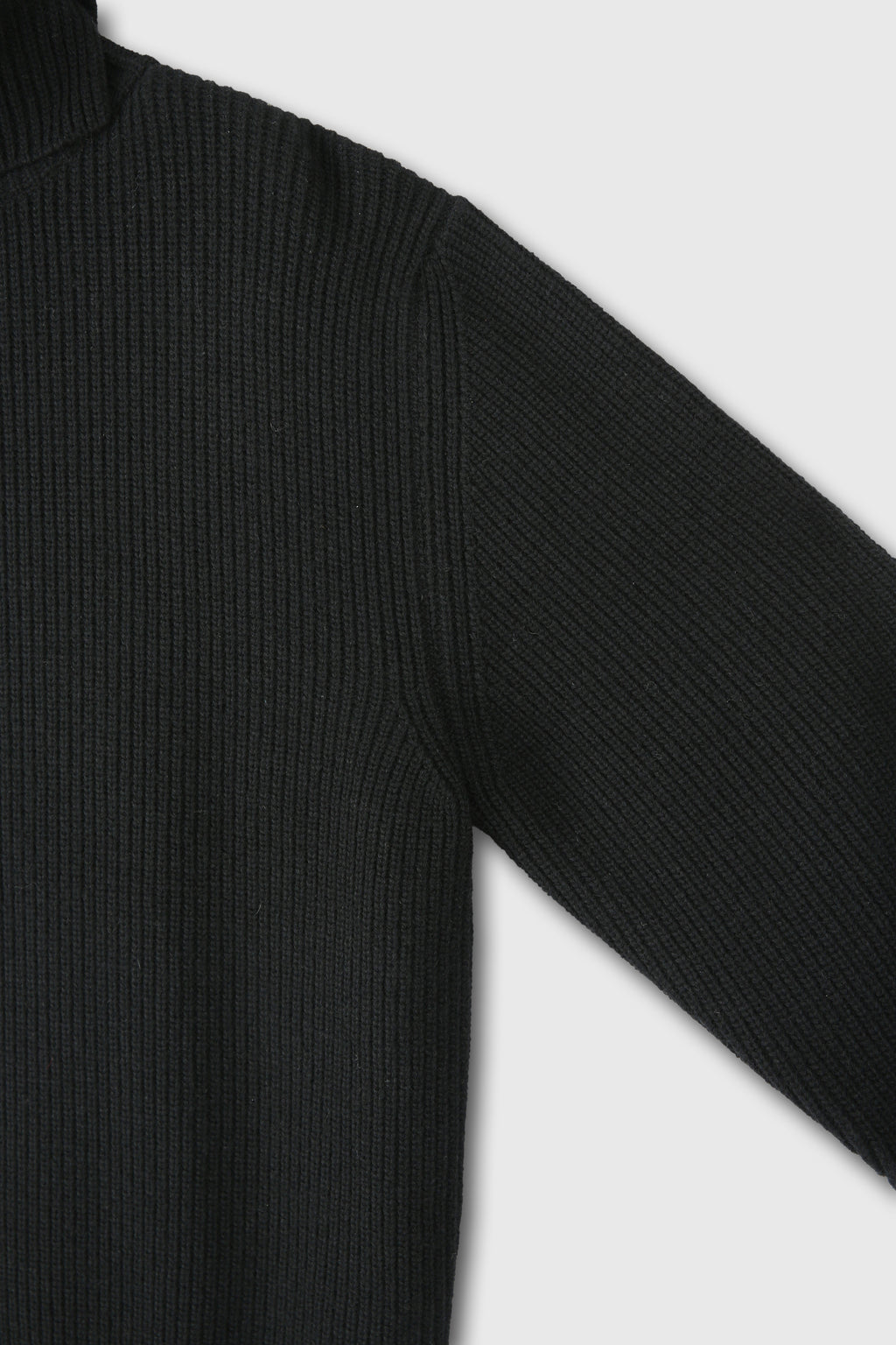 Hard Twist Wool Slit Turtleneck Knit_ Black