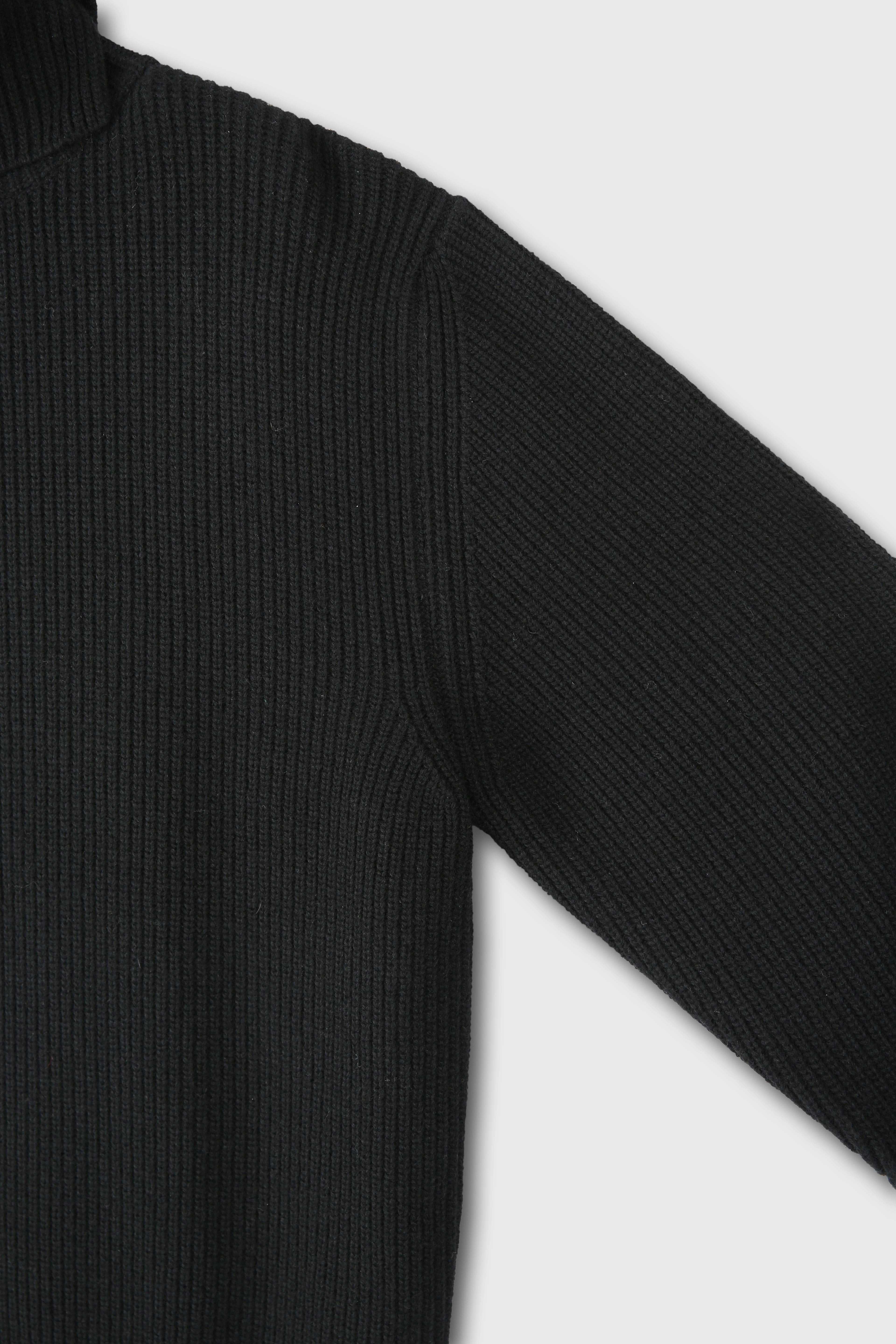 Hard Twist Wool Slit Turtleneck Knit_ Black