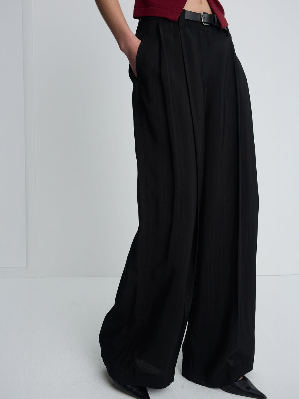 (W) AIRY WIDE LEG PLEATED TROUSERS_ BLACK
