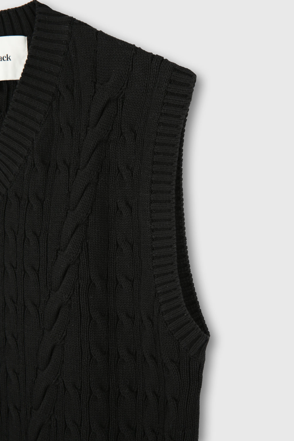 Cotton Twist V-Cable knit Vest_ Black