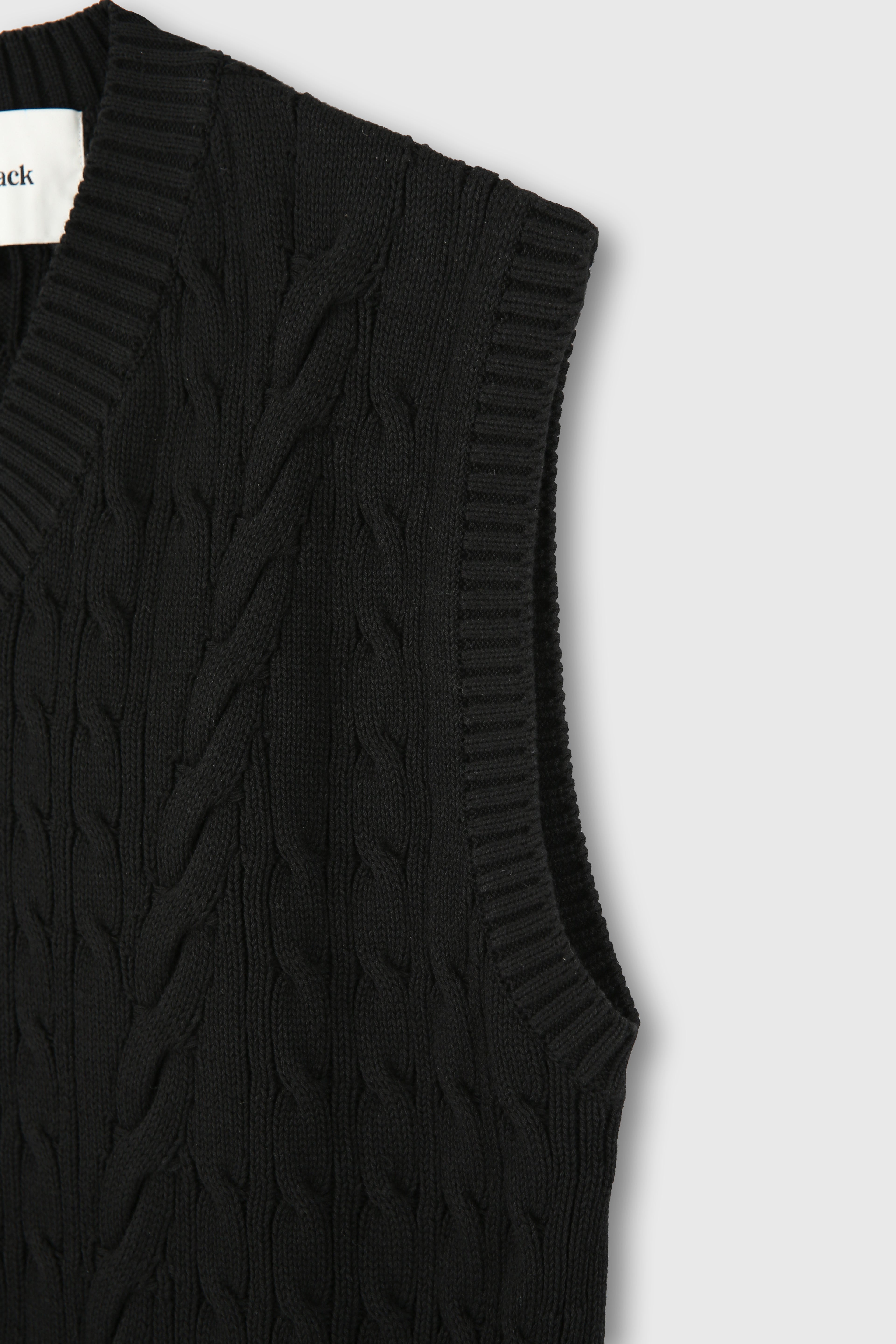 Cotton Twist V-Cable knit Vest_ Black