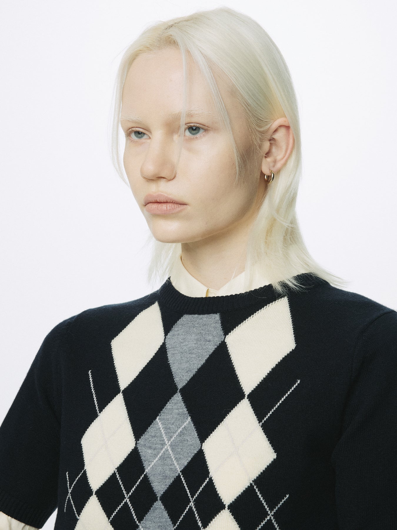 (W) SUPERFINE WOOL ARGYLE CREW NECK SWEATER_ NAVY WAX YELLOW