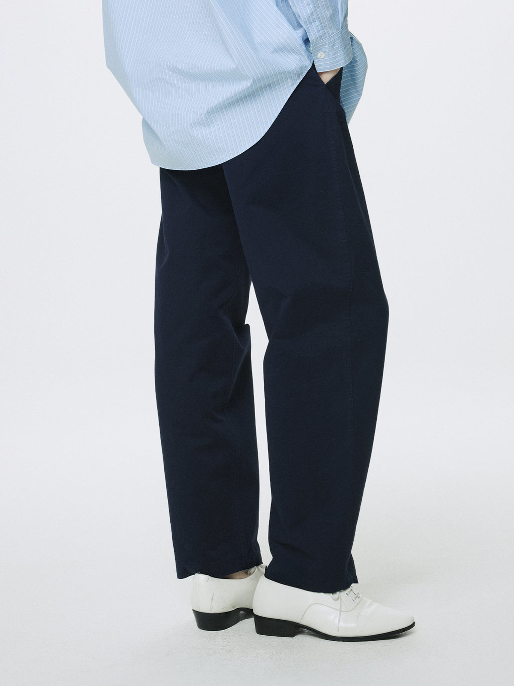 (W) CURVED COTTON CHINO PANTS_ NAVY