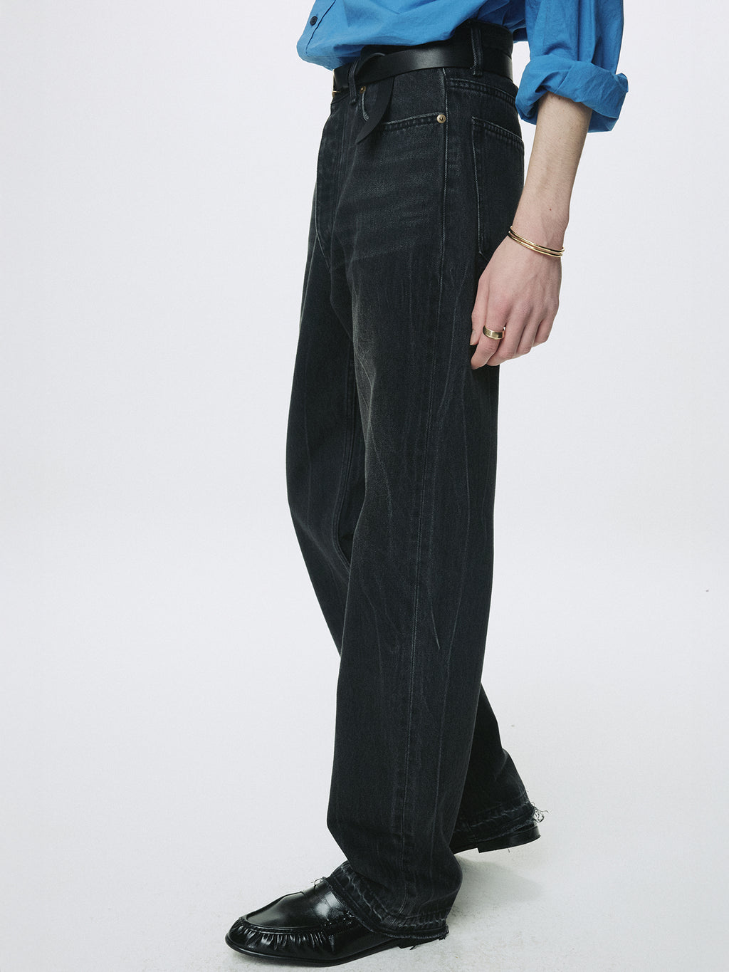 FRAYED HEM LOOSE STRAIGHT DENIM JEANS_ WASHED BLACK