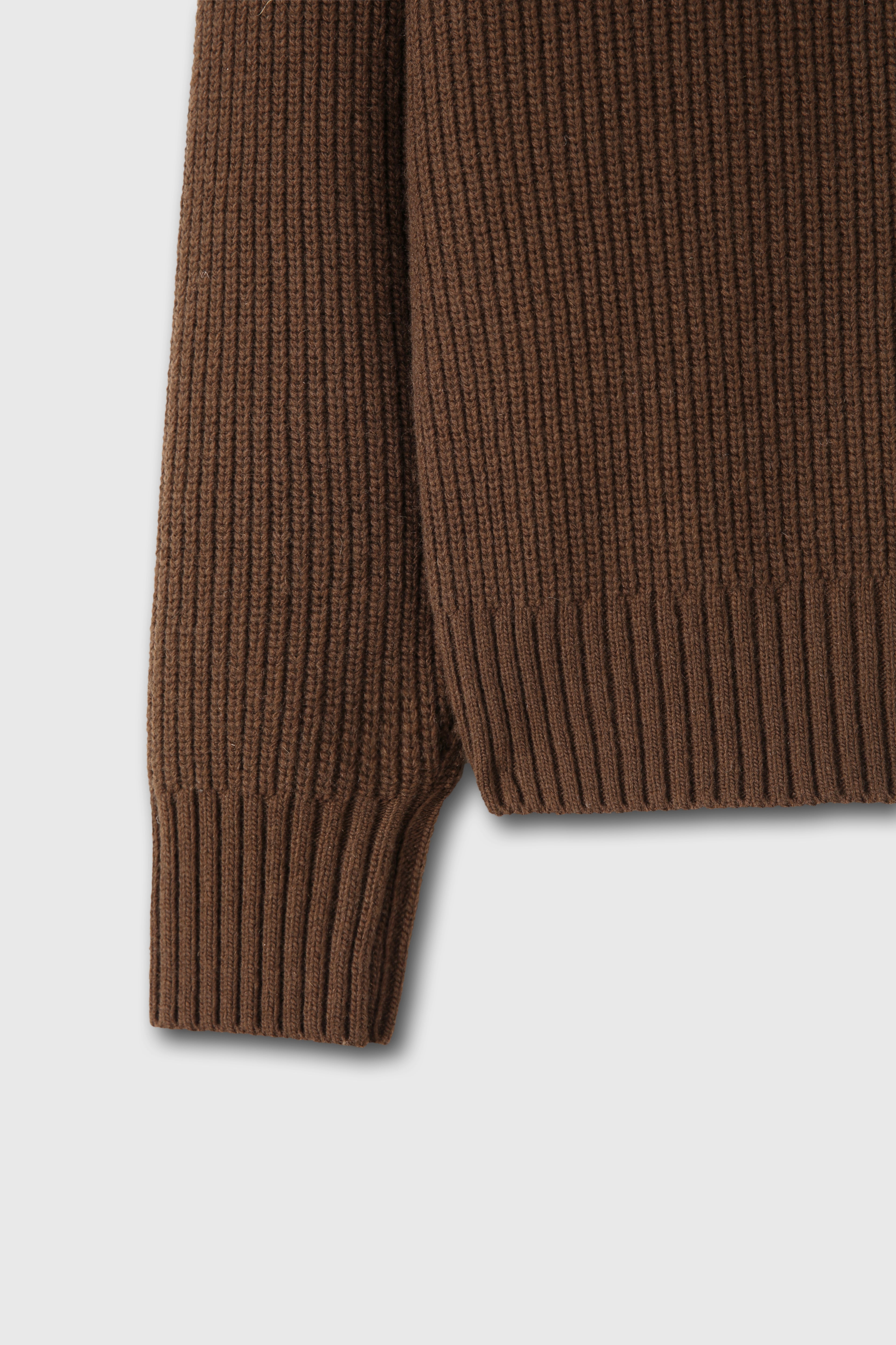 Hard Twist Wool Slit Turtleneck Knit_ Brown