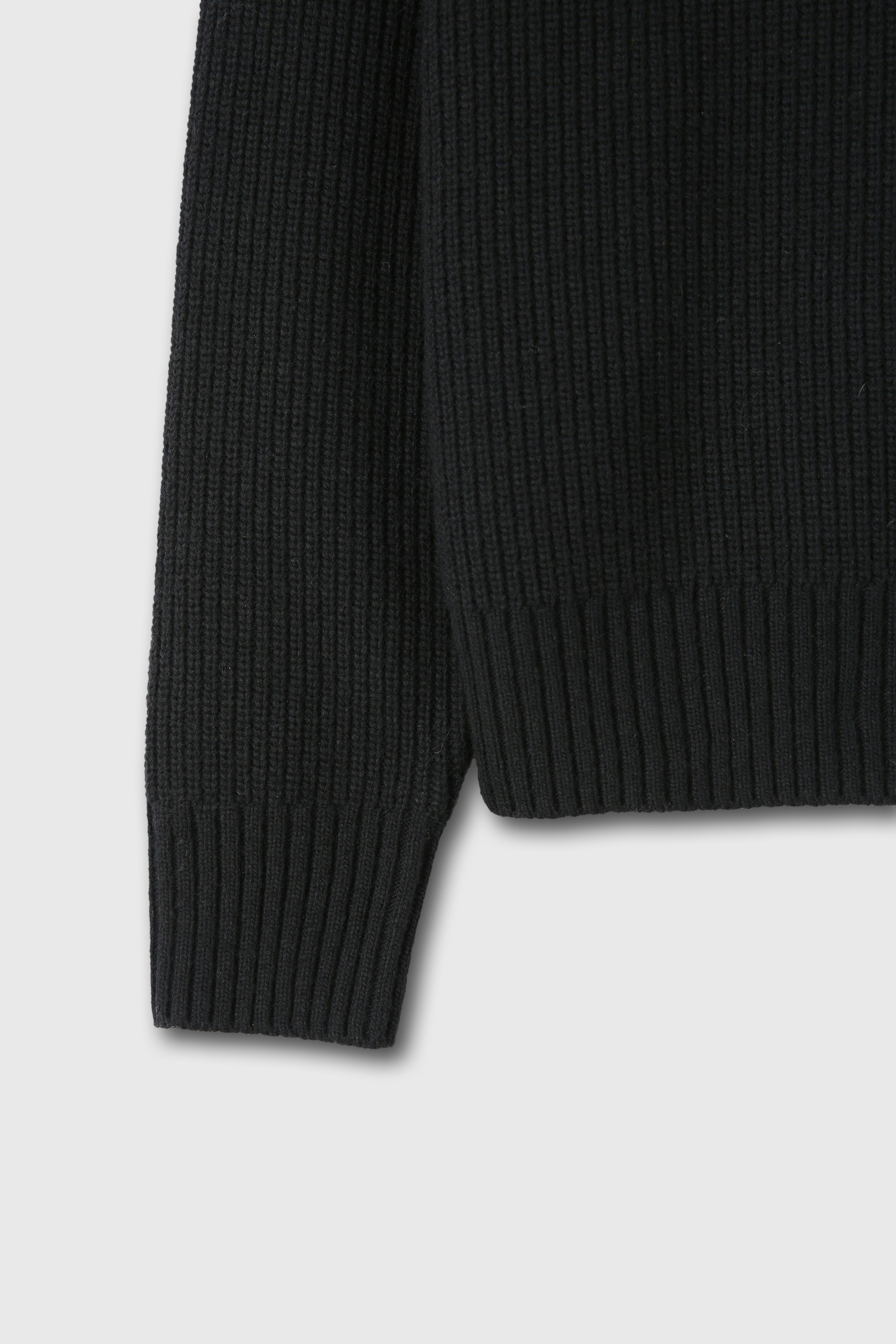 Hard Twist Wool Slit Turtleneck Knit_ Black