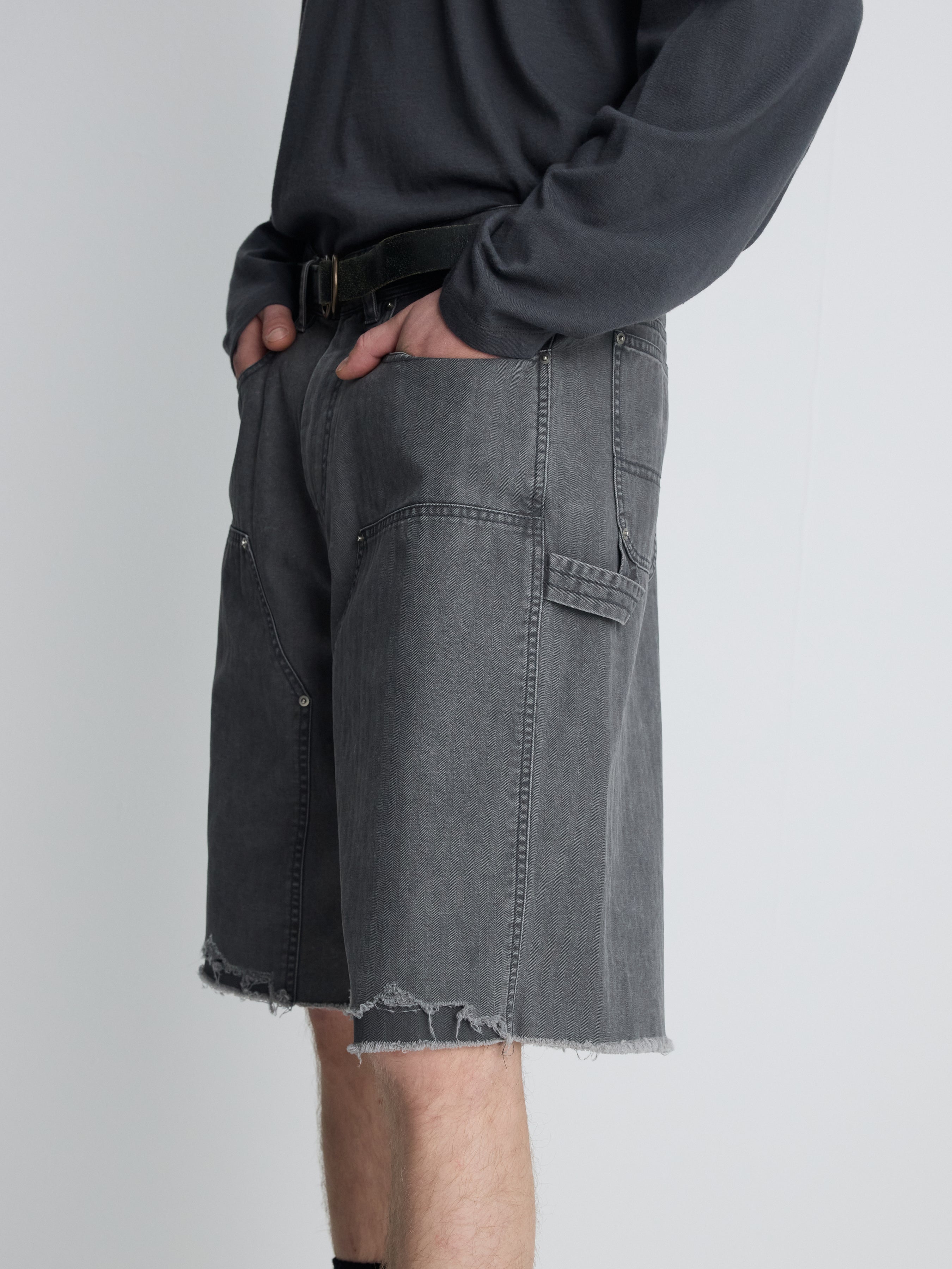 HAND DISTRESSED HBT DOUBLE KNEE SHORTS_ FADED CARBON