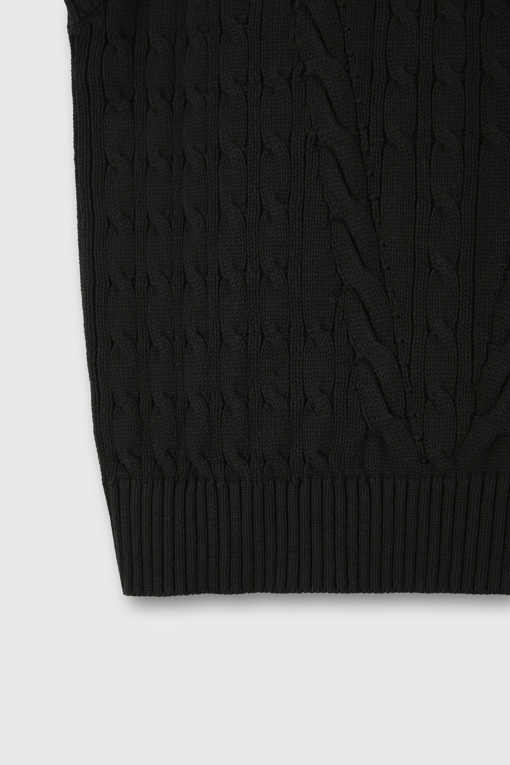 Cotton Twist V-Cable knit Vest_ Black