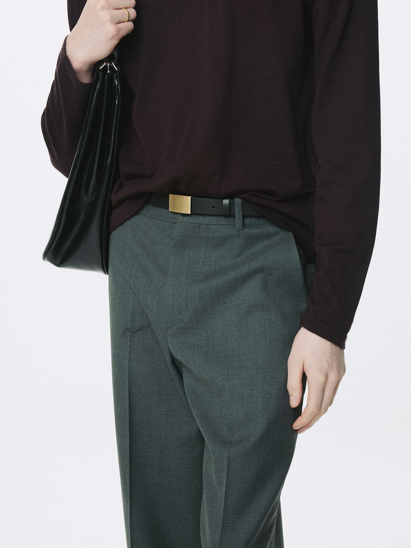 GOLD TONE PLATE BUCKLE SMOOTH LEAHTER BELT_ BLACK