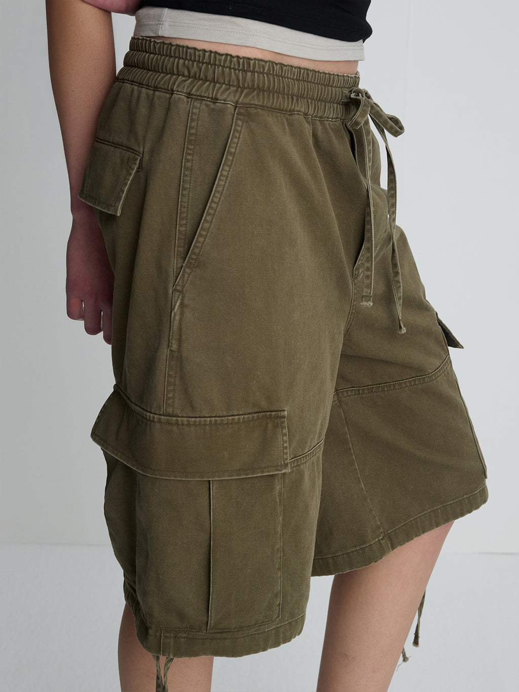 (W) GARMENT-WASHED CARGO SHORTS_ OLIVE