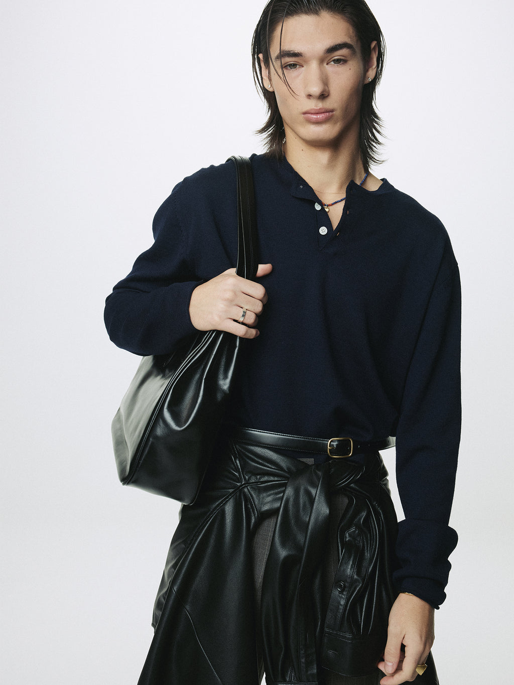 OVAL GOLDEN BRASS BUCKLE LEATHER BELT_ BLACK
