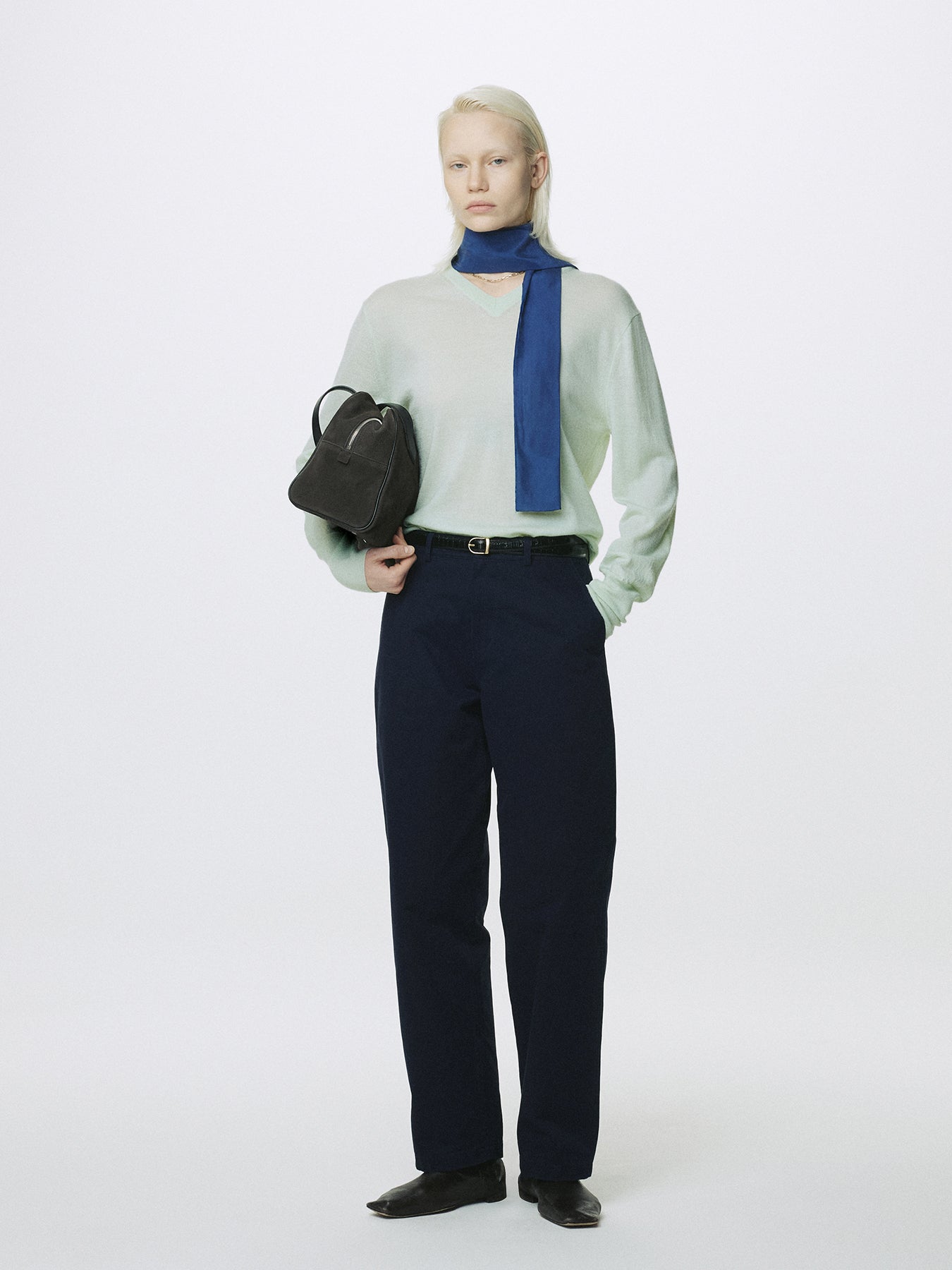 (W) CURVED COTTON CHINO PANTS_ NAVY